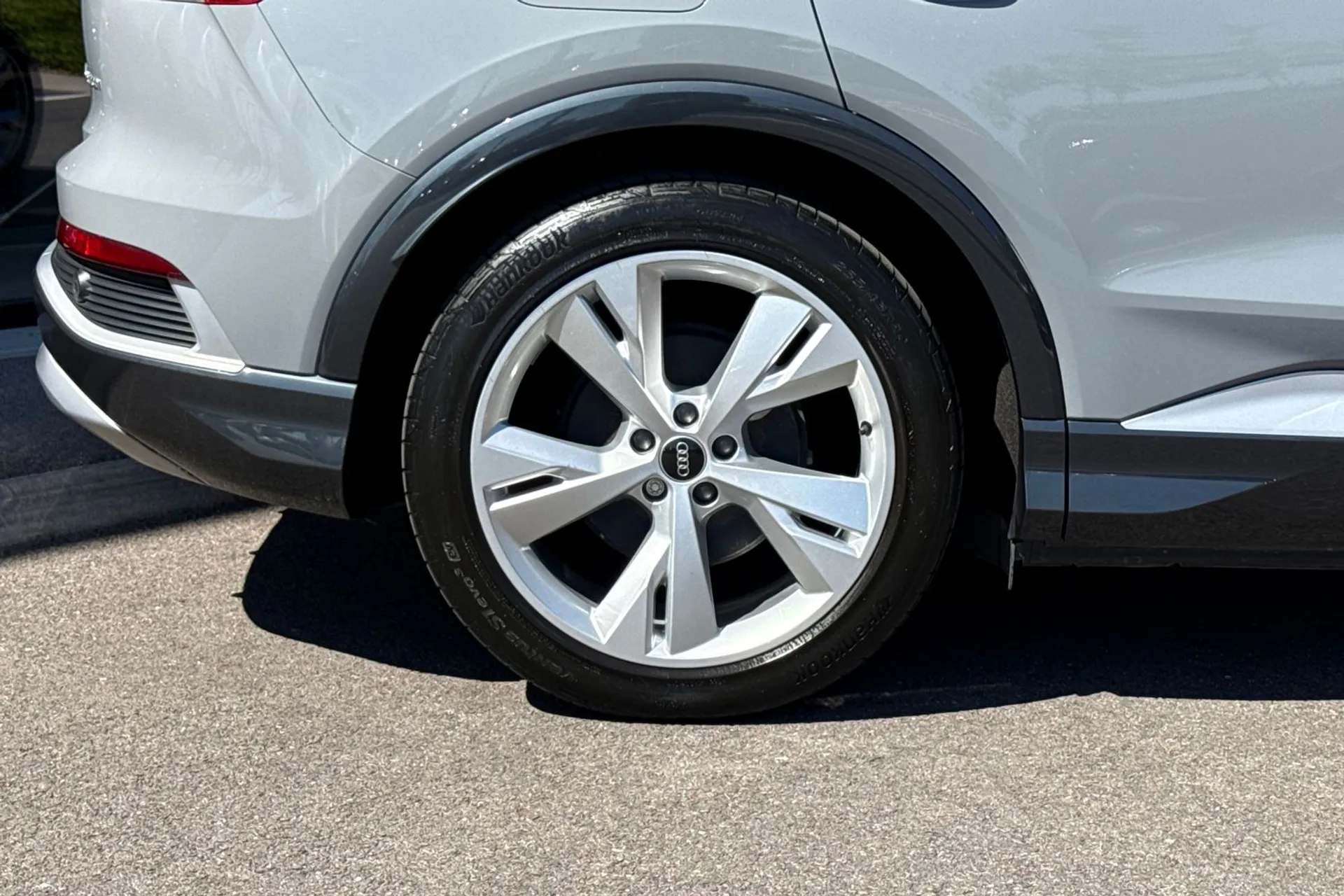 Audi Q4 thumbnail image number 21