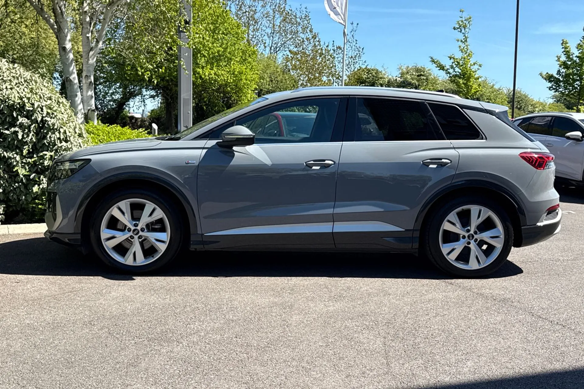 Audi Q4 thumbnail image number 17