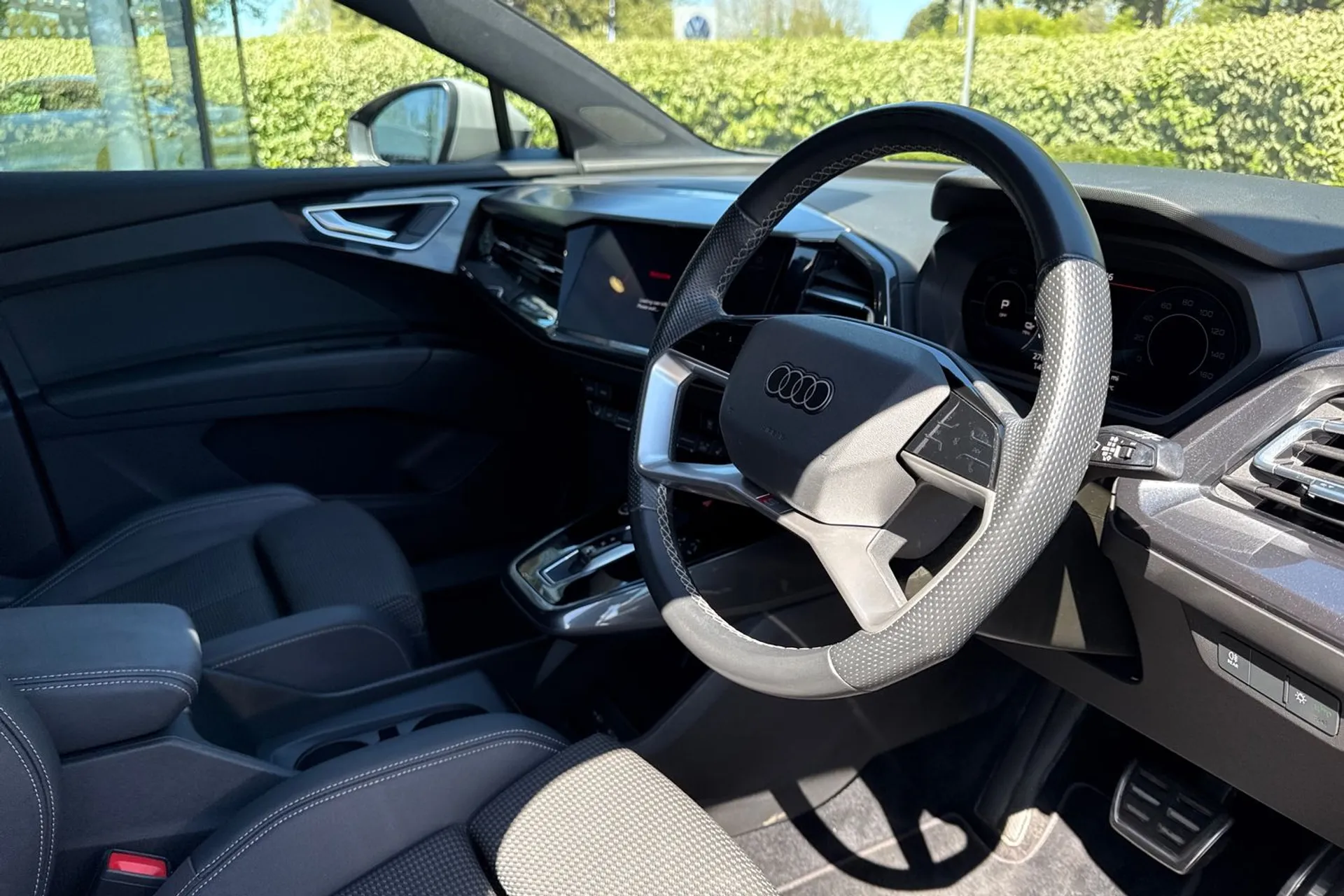 Audi Q4 thumbnail image number 10