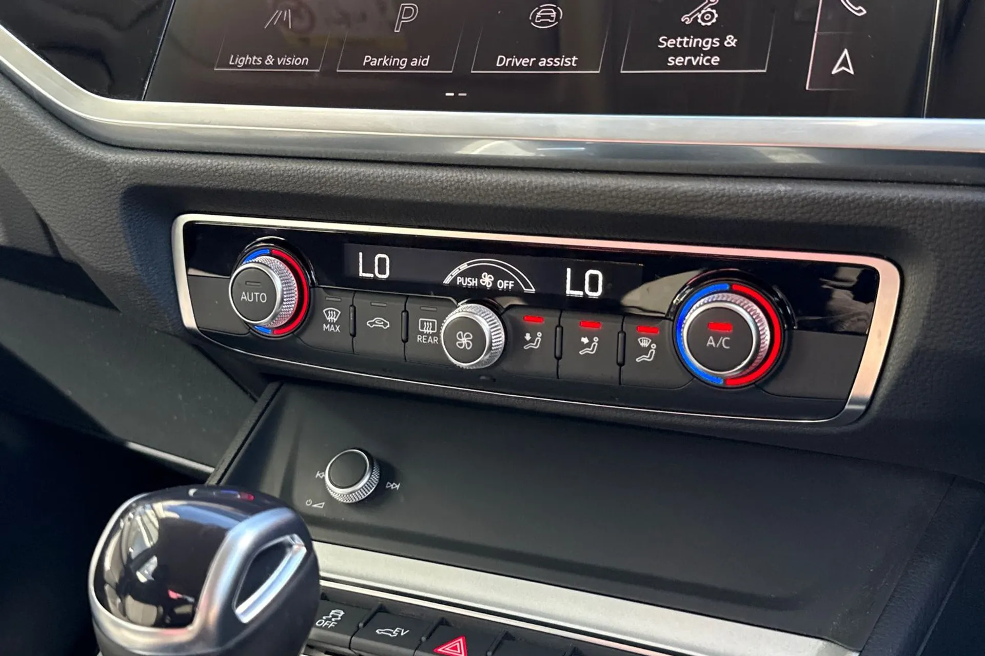 Audi Q3 thumbnail image number 26