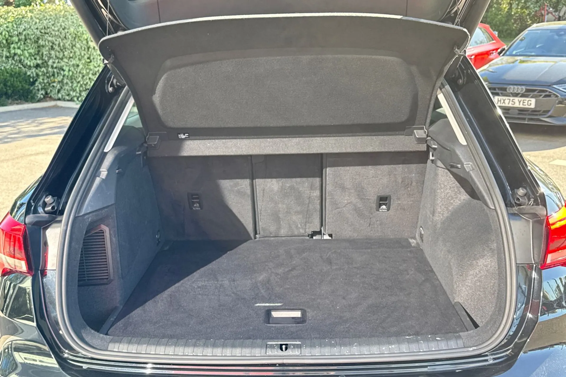 Audi Q3 thumbnail image number 34