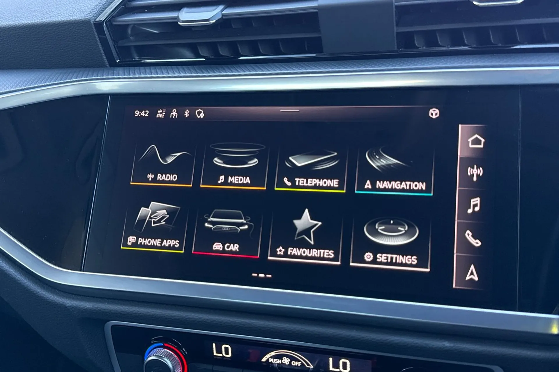 Audi Q3 thumbnail image number 17