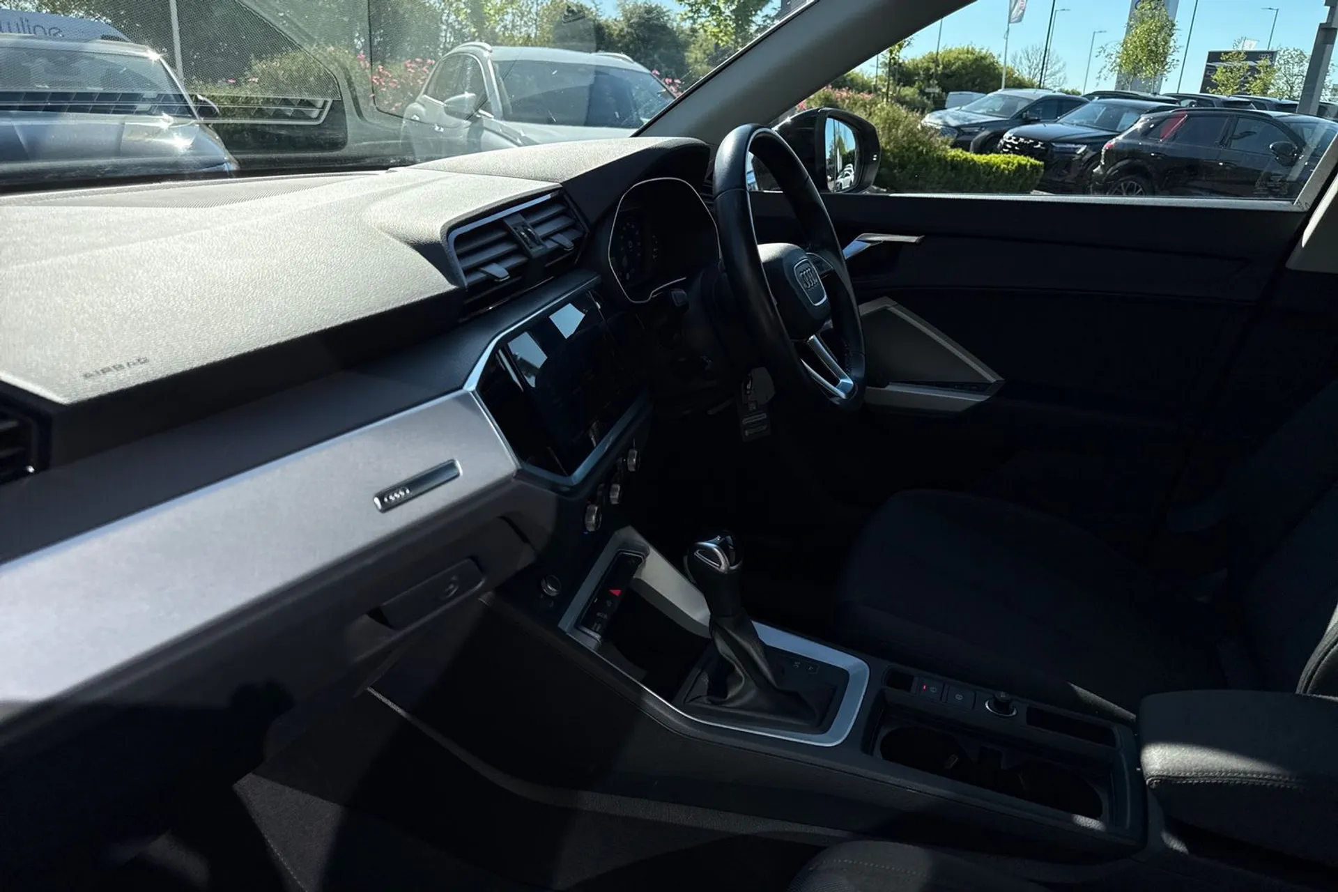 Audi Q3 thumbnail image number 44