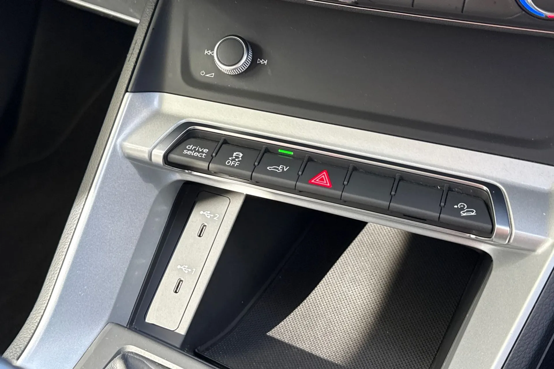 Audi Q3 thumbnail image number 31