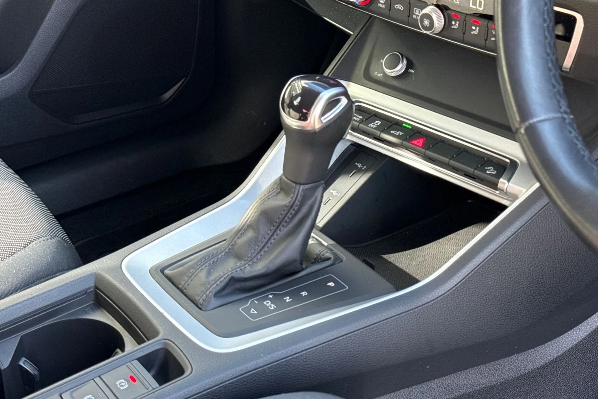 Audi Q3 thumbnail image number 15