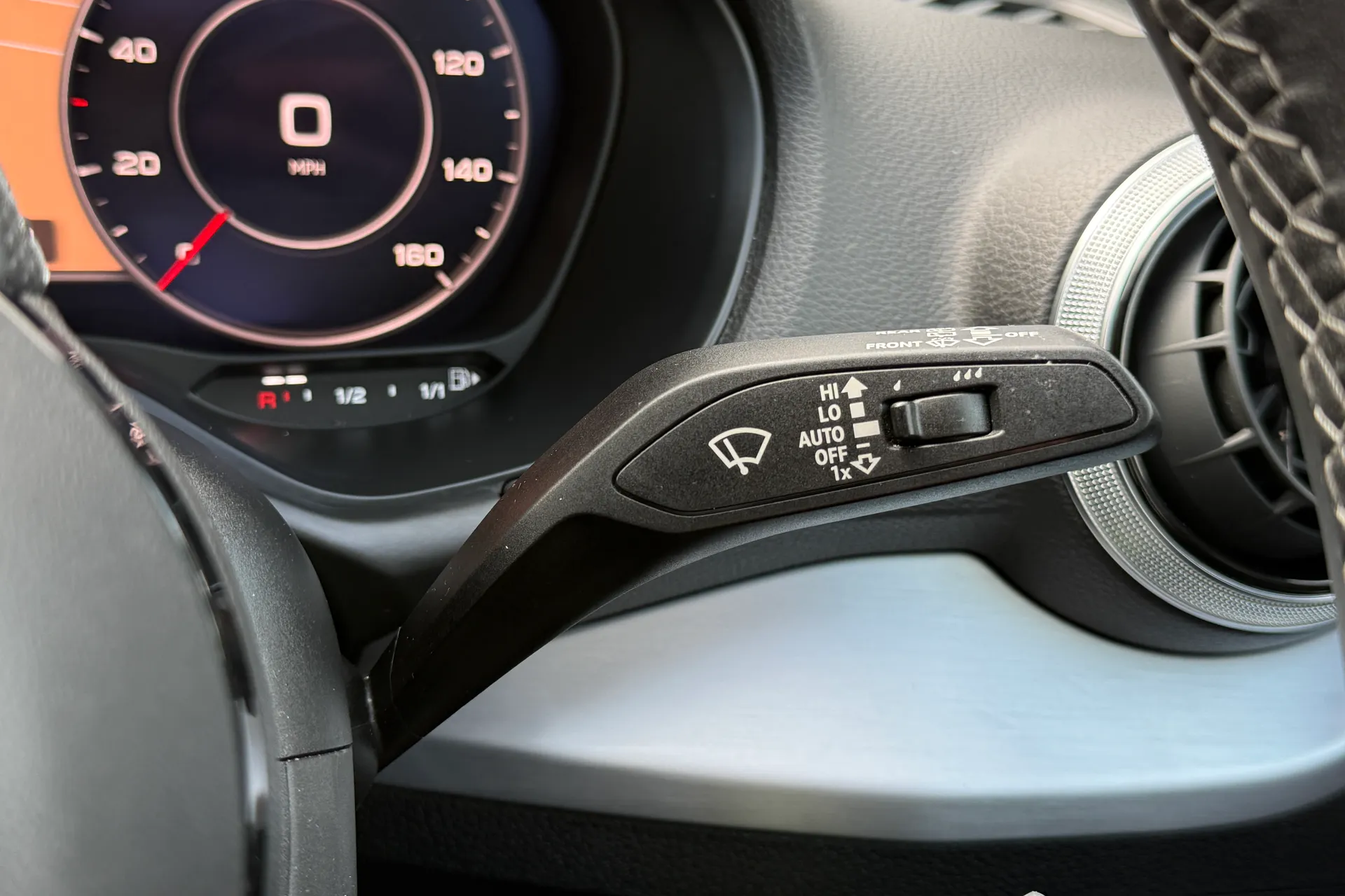 Audi Q2 thumbnail image number 18