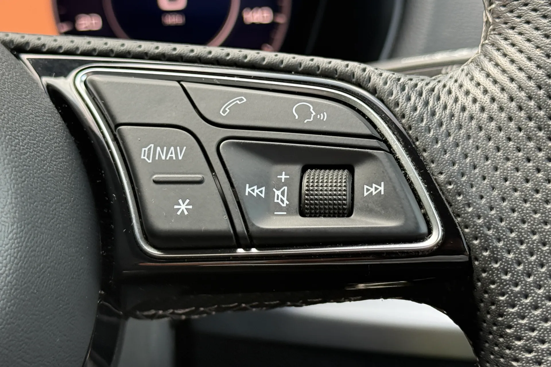Audi Q2 thumbnail image number 14
