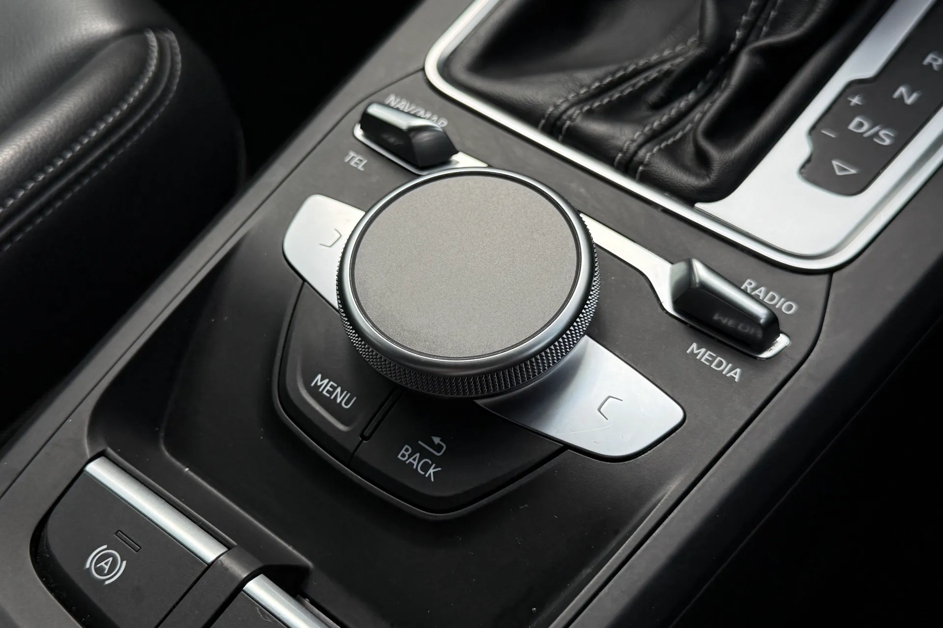 Audi Q2 thumbnail image number 24