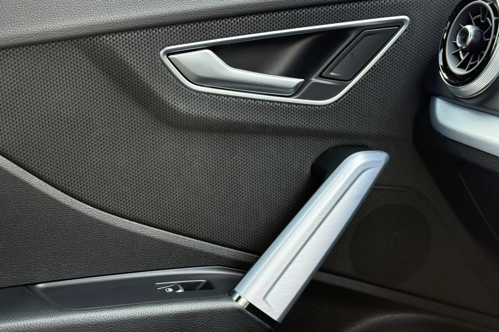 Audi Q2 thumbnail image number 29