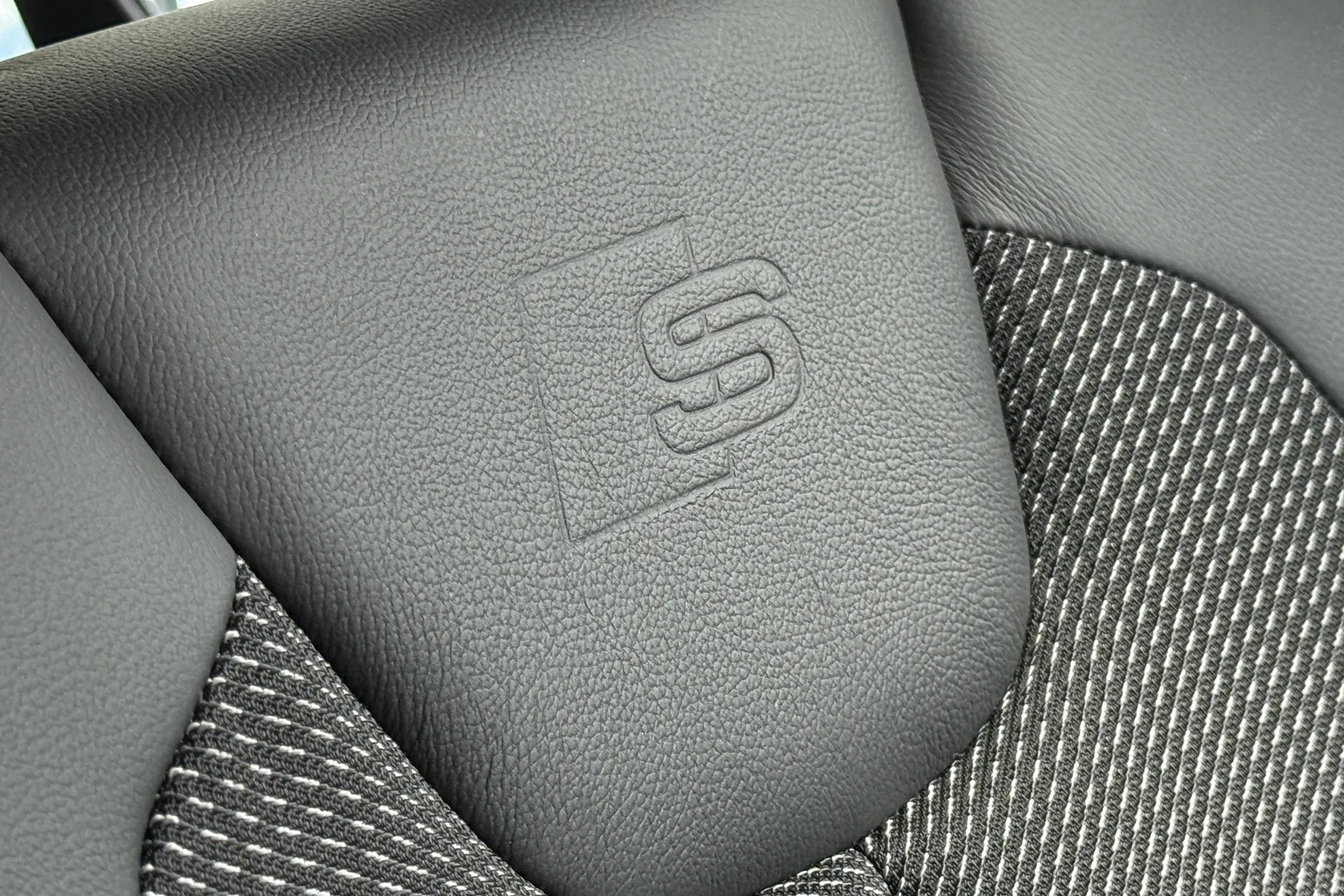 Audi Q2 thumbnail image number 31