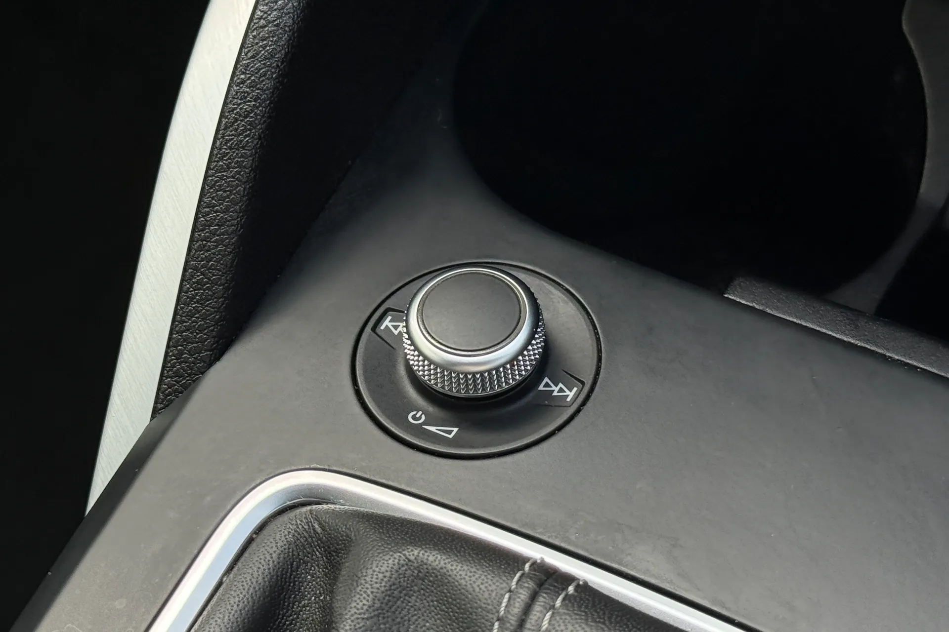Audi Q2 thumbnail image number 23