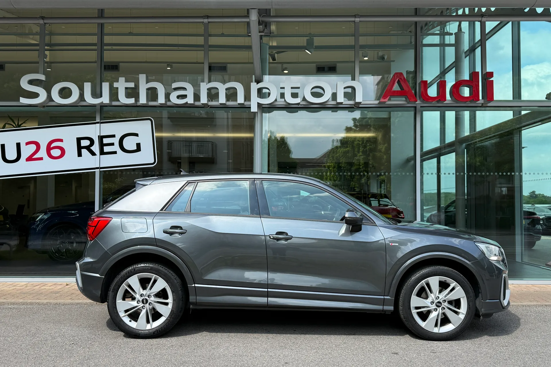 Audi Q2 thumbnail image number 2
