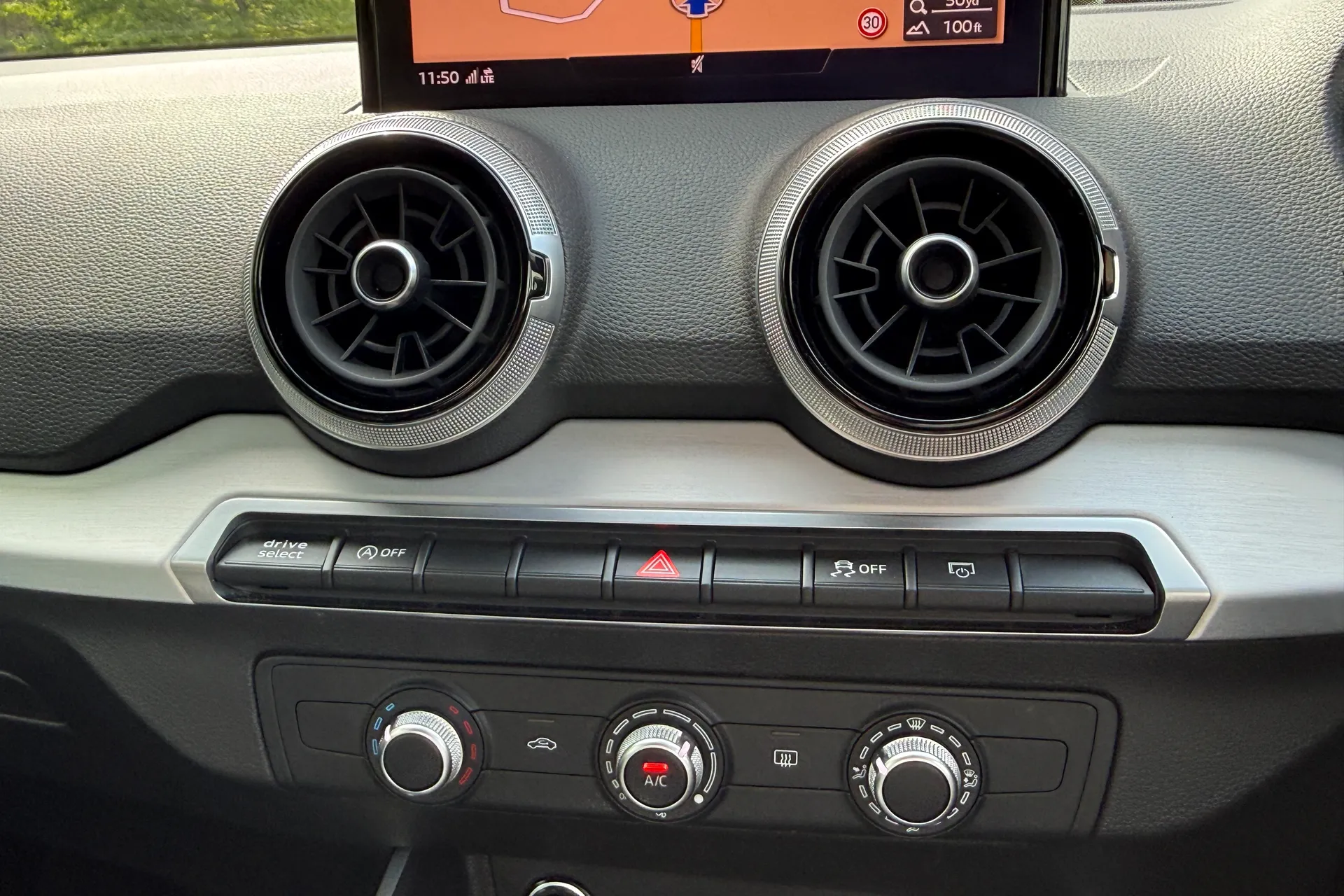 Audi Q2 thumbnail image number 33