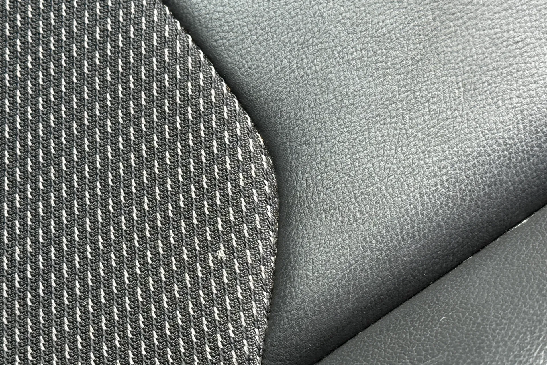 Audi Q2 thumbnail image number 28
