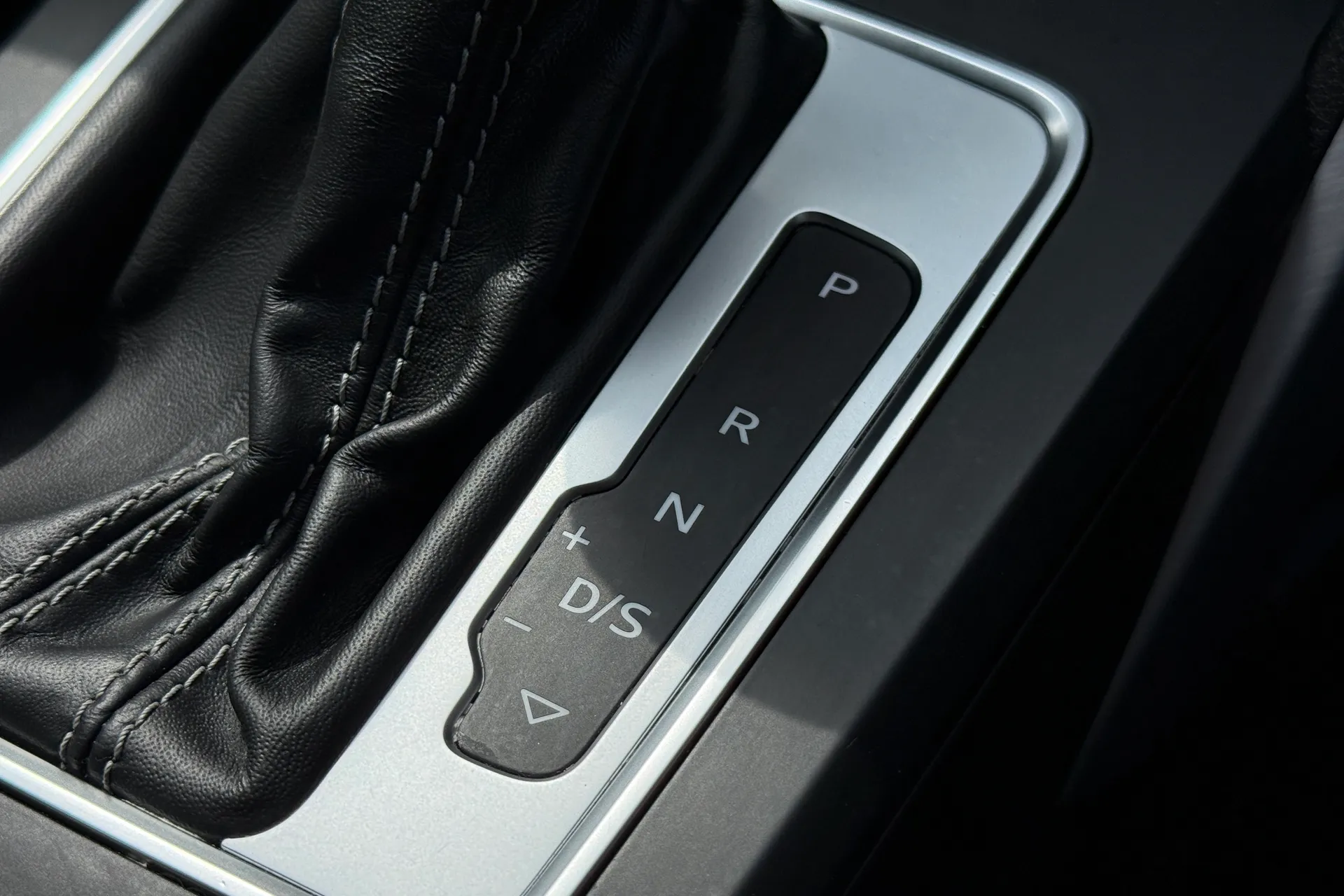 Audi Q2 thumbnail image number 21