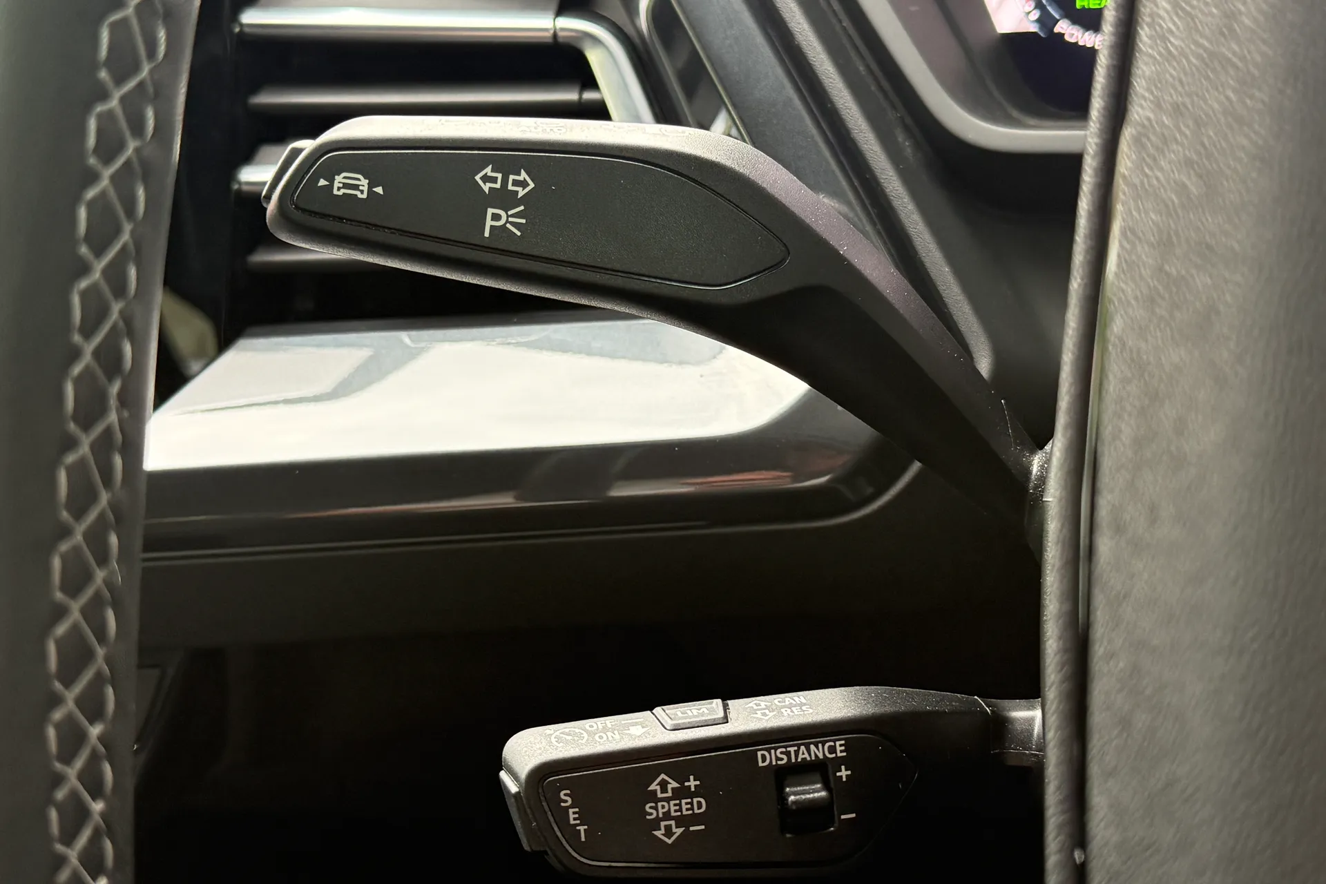 Audi Q4 thumbnail image number 18
