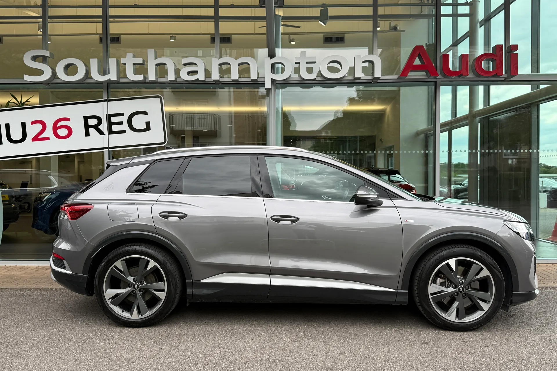 Audi Q4 thumbnail image number 2