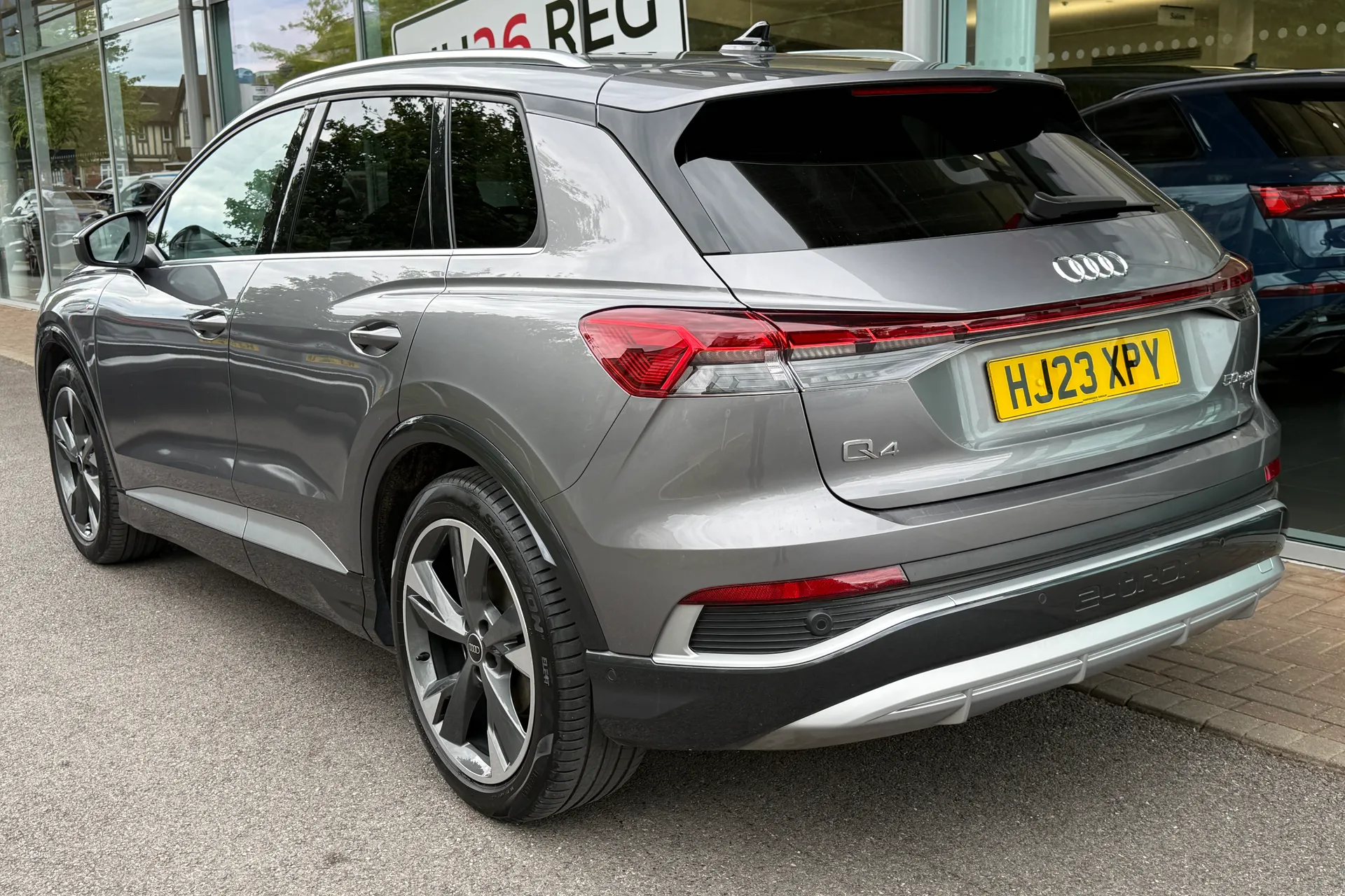 Audi Q4 thumbnail image number 11