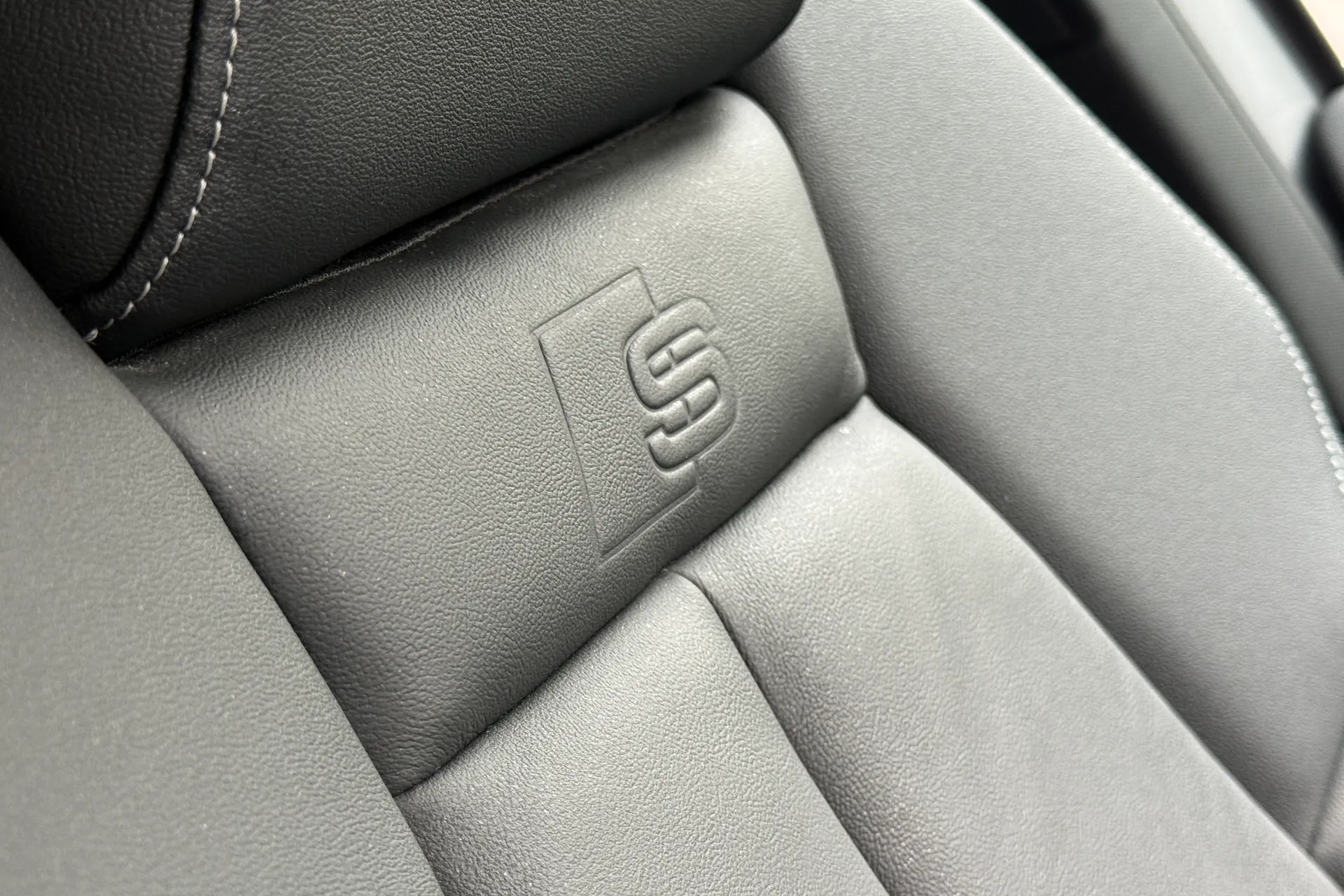 Audi Q4 thumbnail image number 28