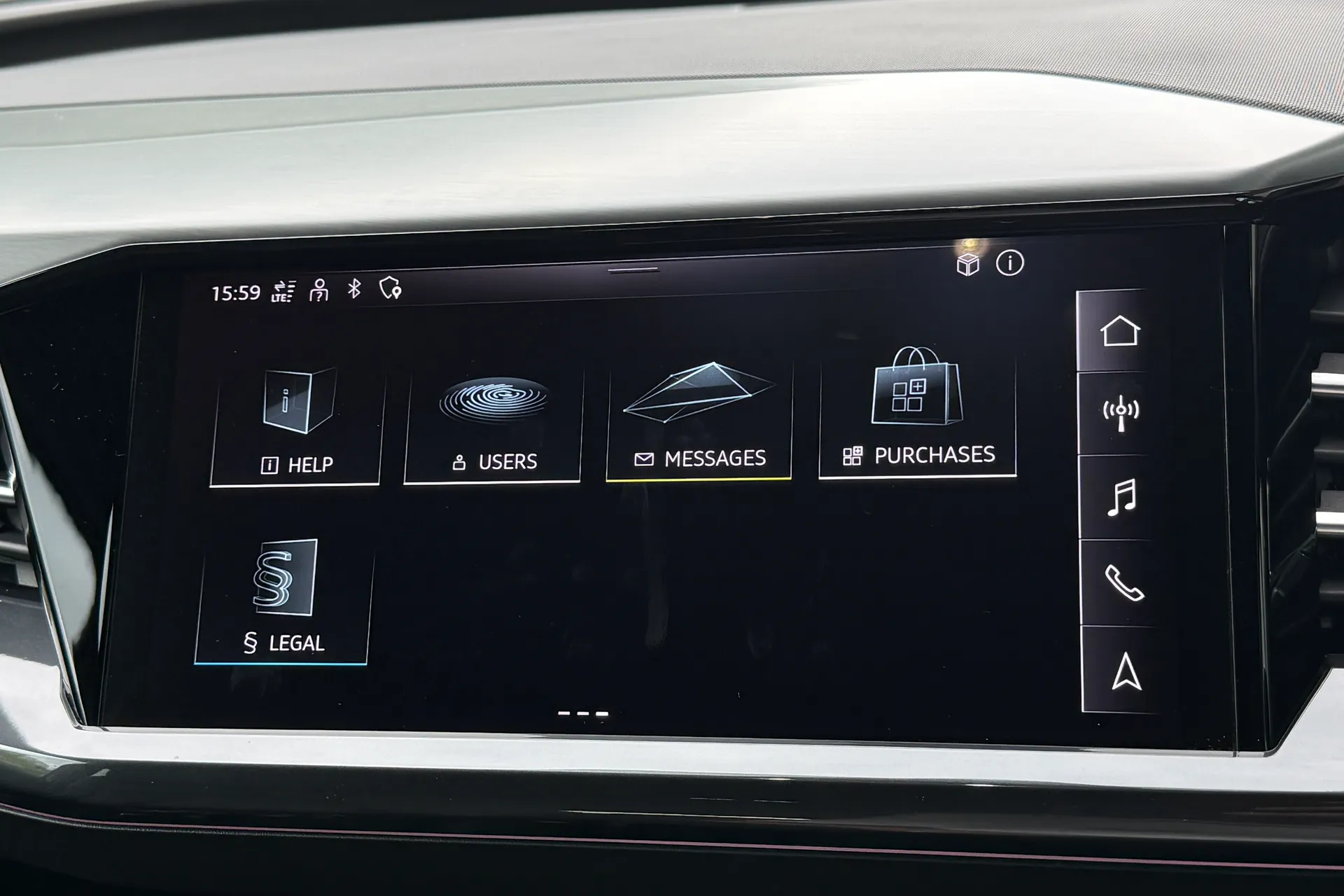Audi Q4 thumbnail image number 21