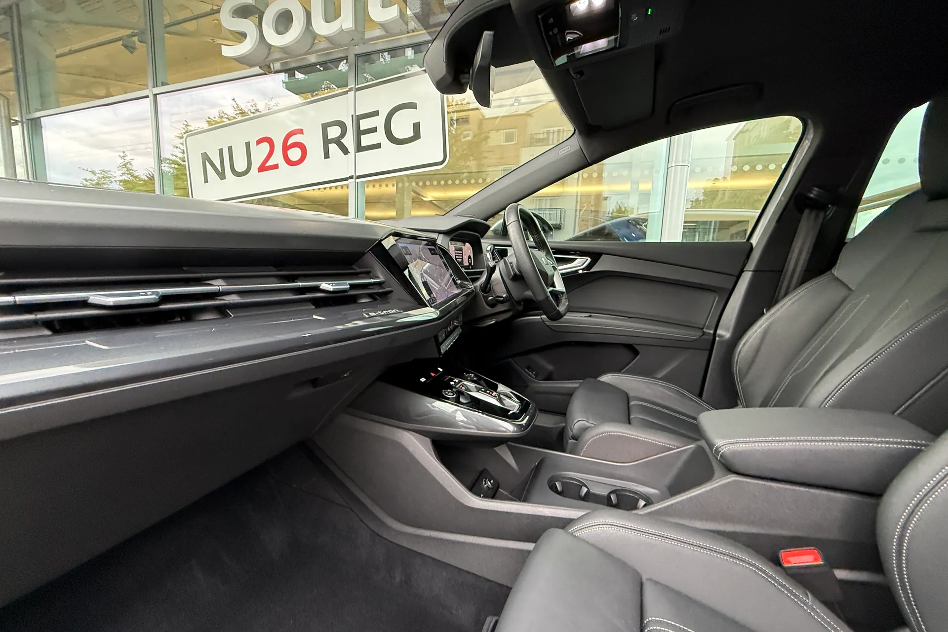 Audi Q4 thumbnail image number 10
