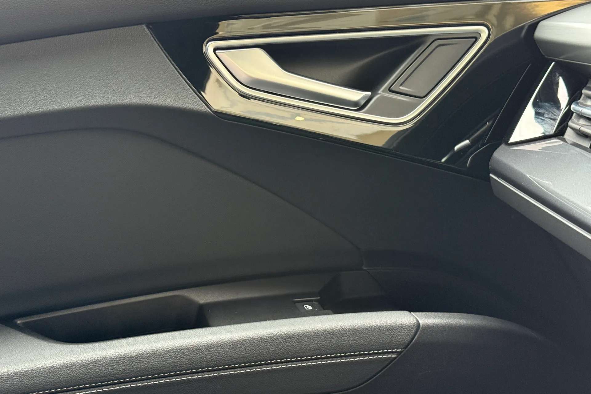 Audi Q4 thumbnail image number 27