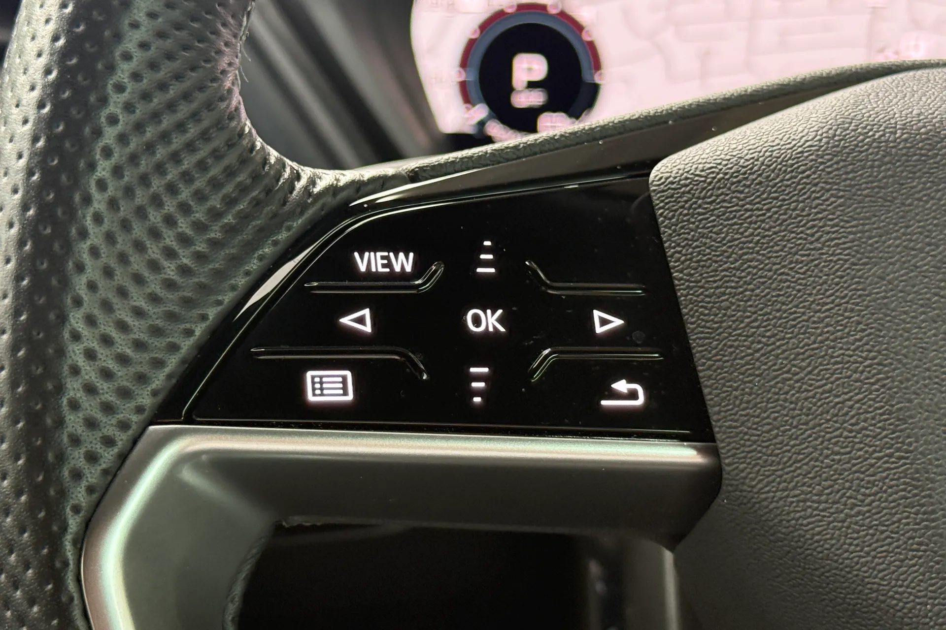 Audi Q4 thumbnail image number 16