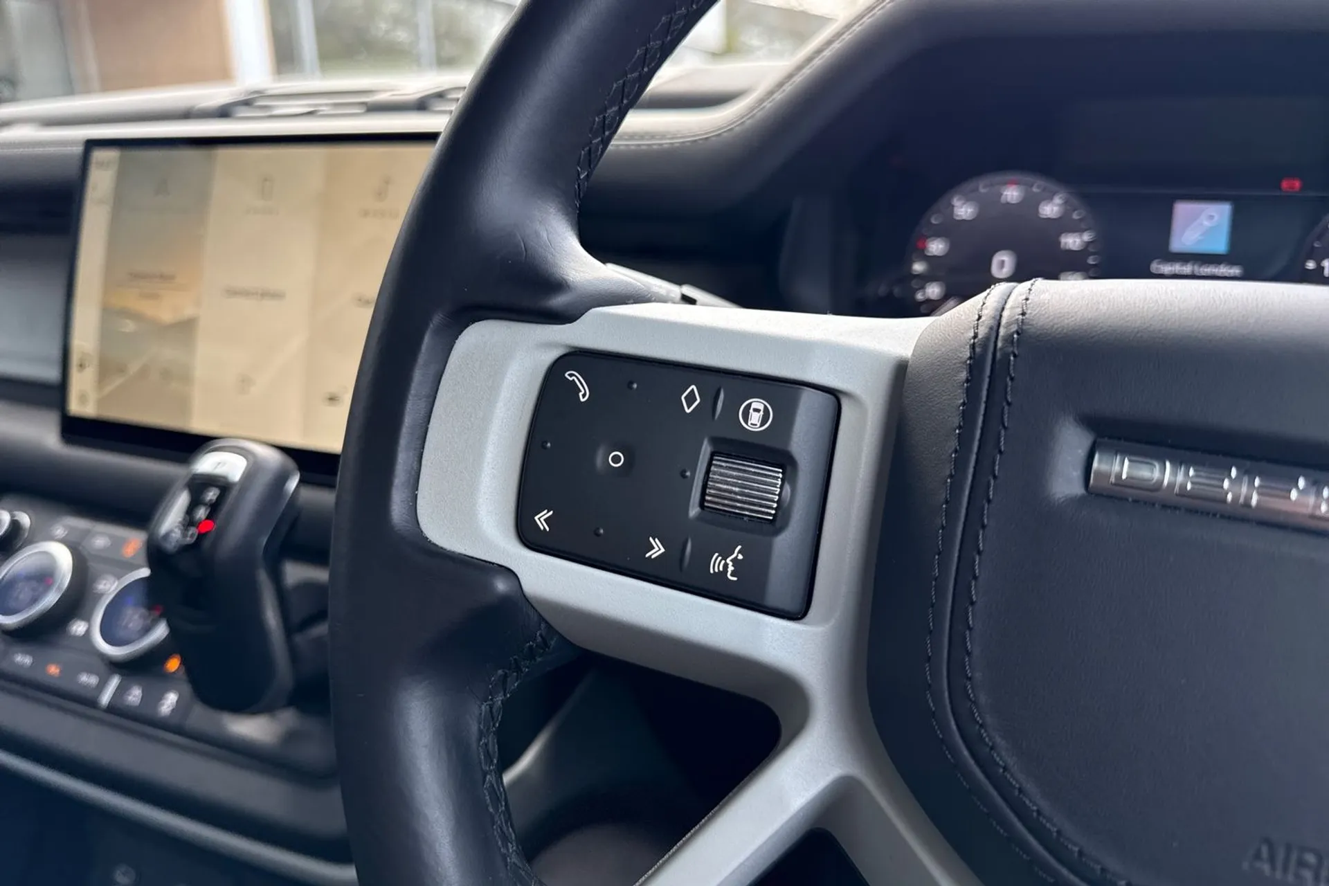 LAND ROVER DEFENDER thumbnail image number 40