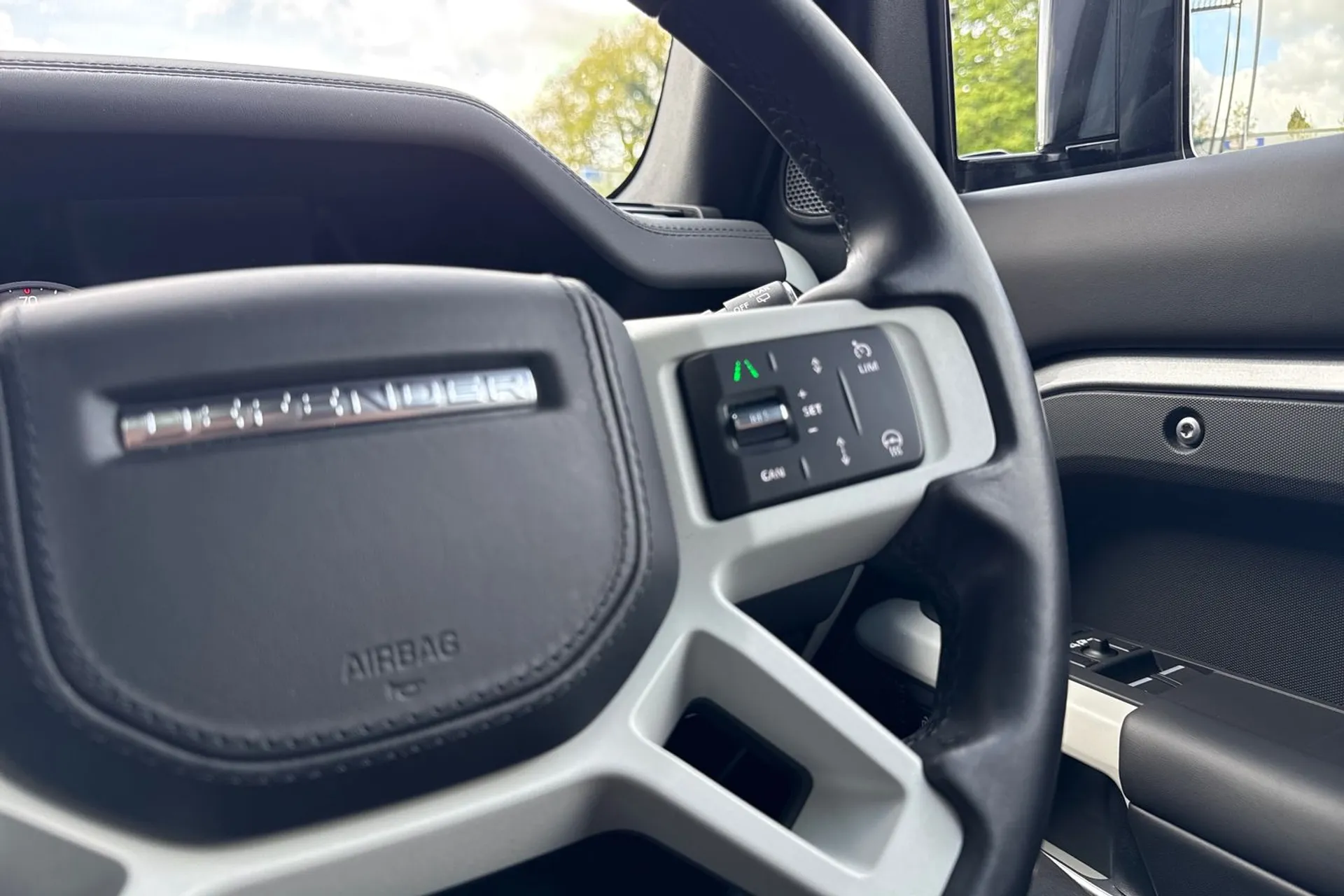 LAND ROVER DEFENDER thumbnail image number 41