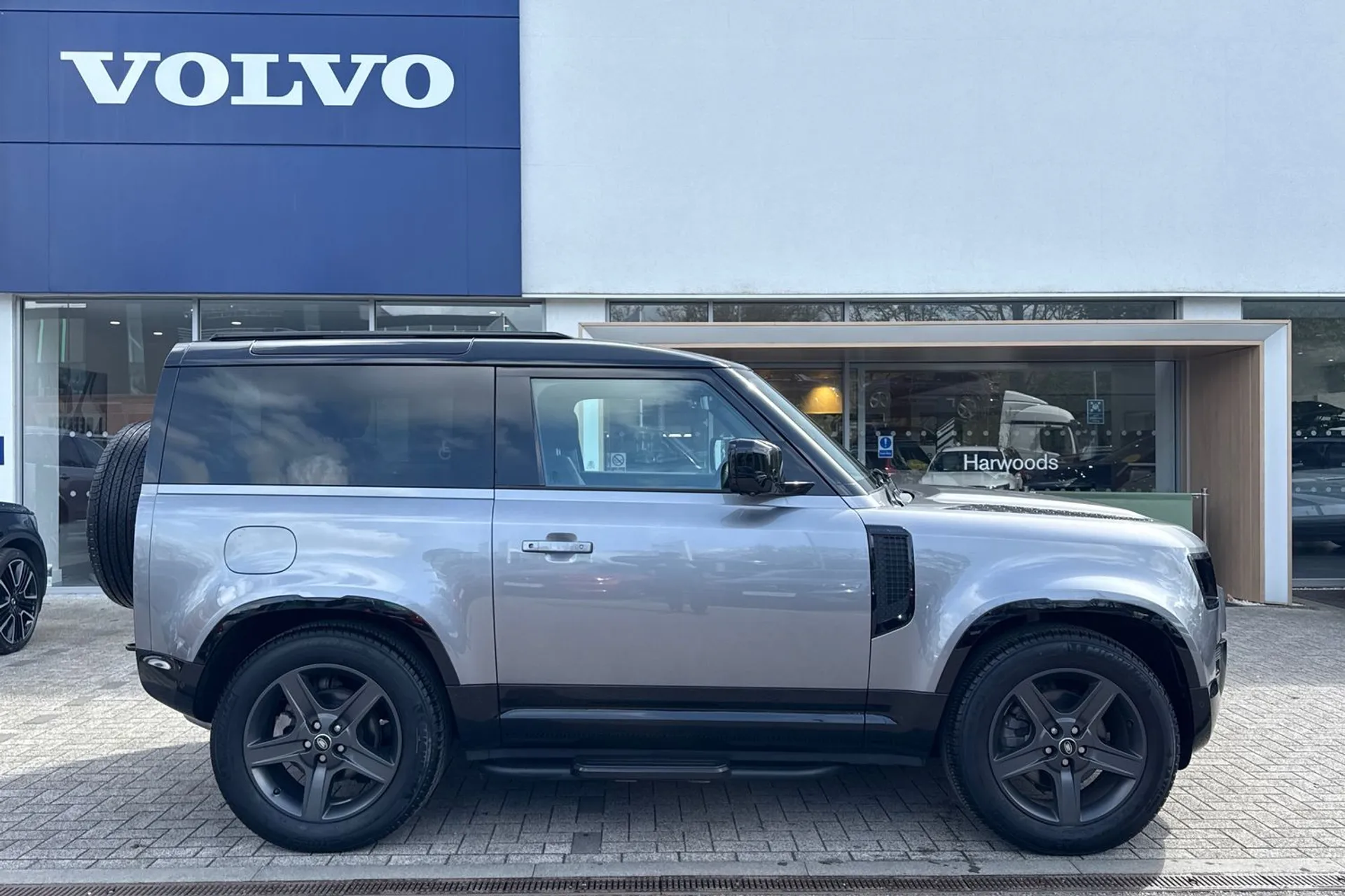 LAND ROVER DEFENDER thumbnail image number 2