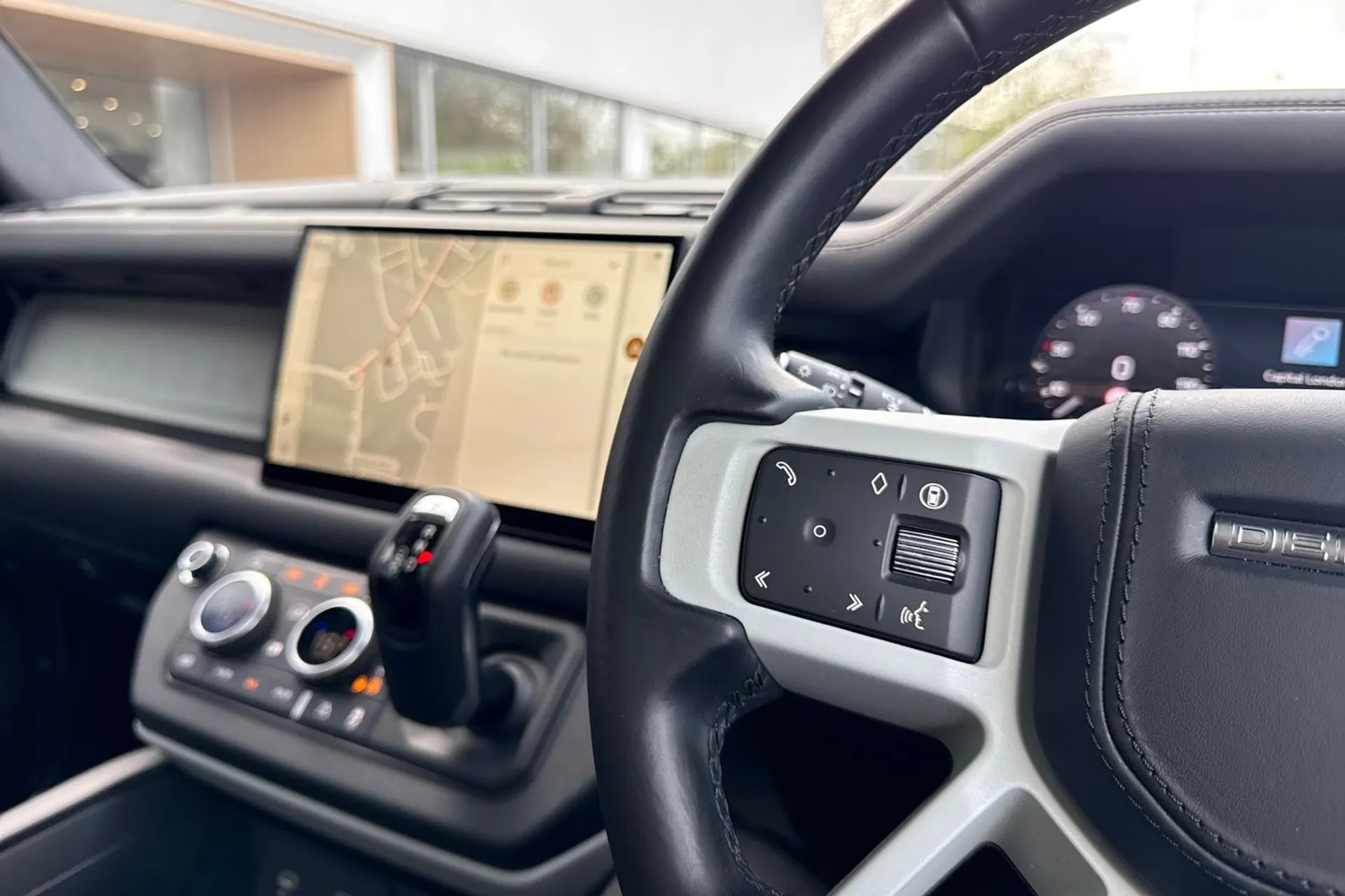 LAND ROVER DEFENDER thumbnail image number 39