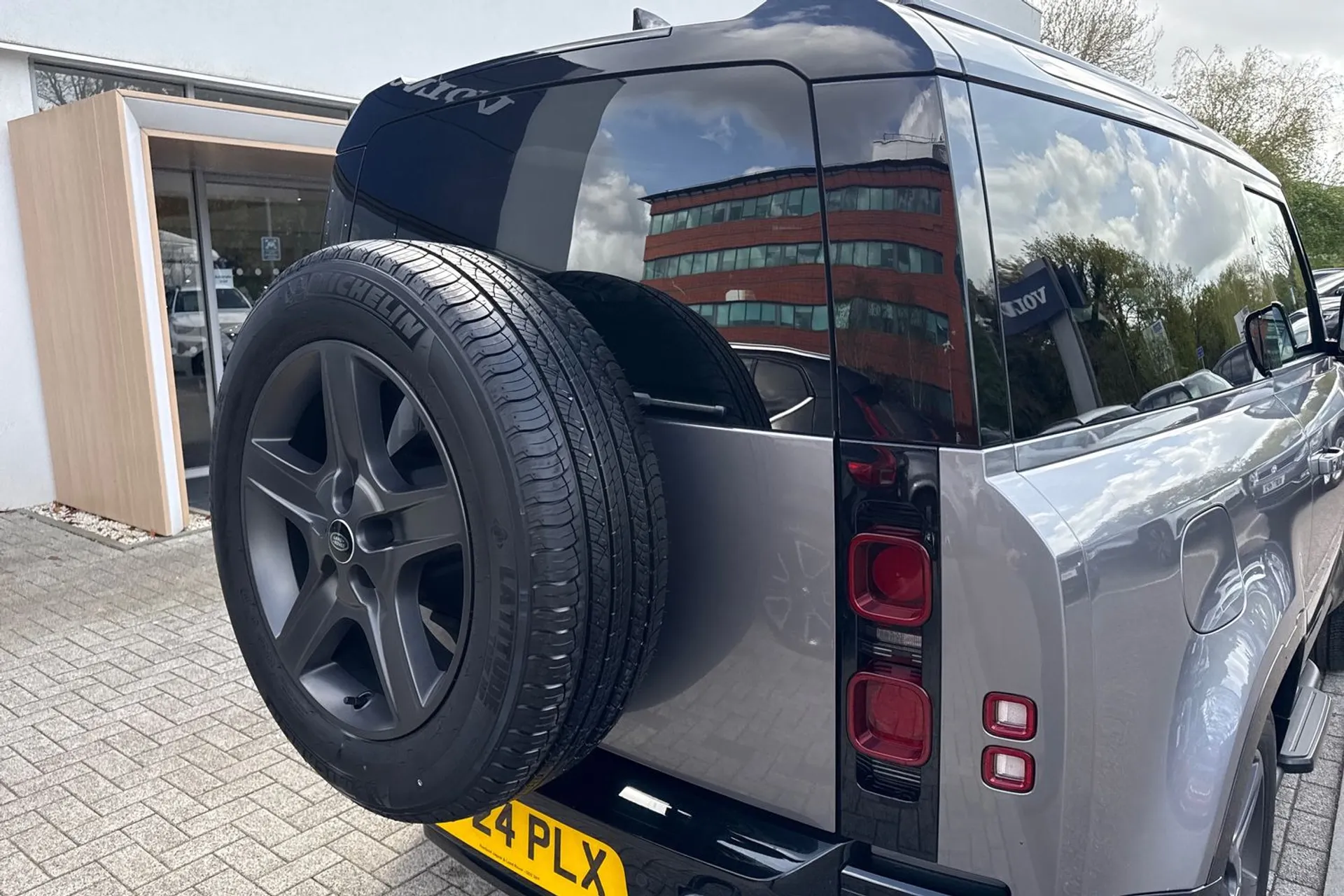 LAND ROVER DEFENDER thumbnail image number 16