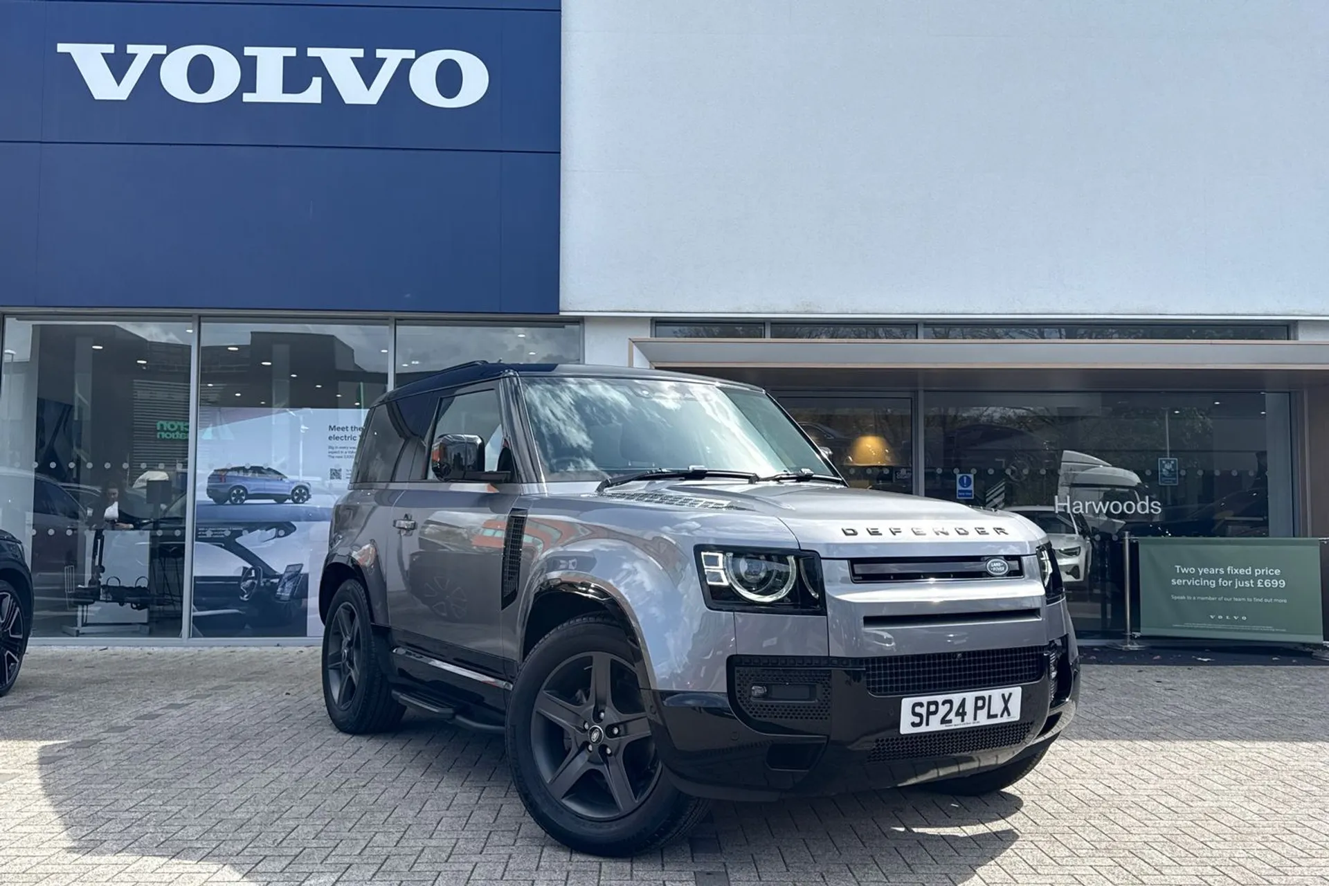 LAND ROVER DEFENDER focused image