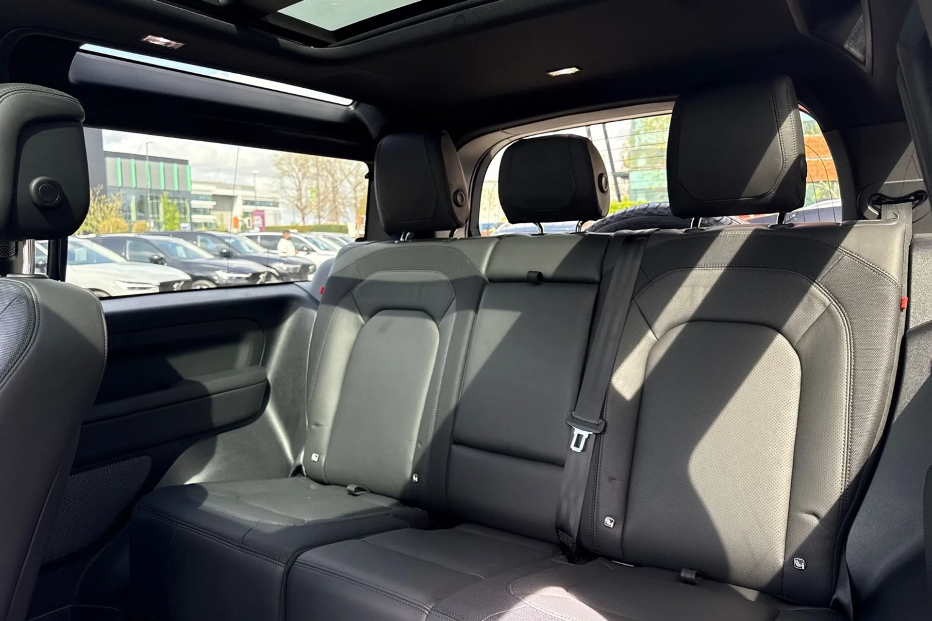 LAND ROVER DEFENDER thumbnail image number 31