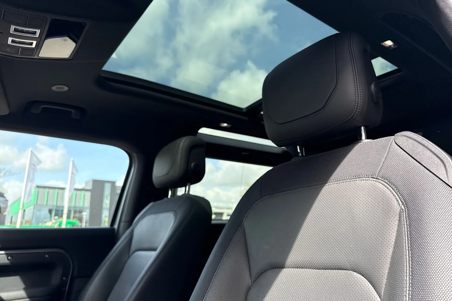 LAND ROVER DEFENDER thumbnail image number 32