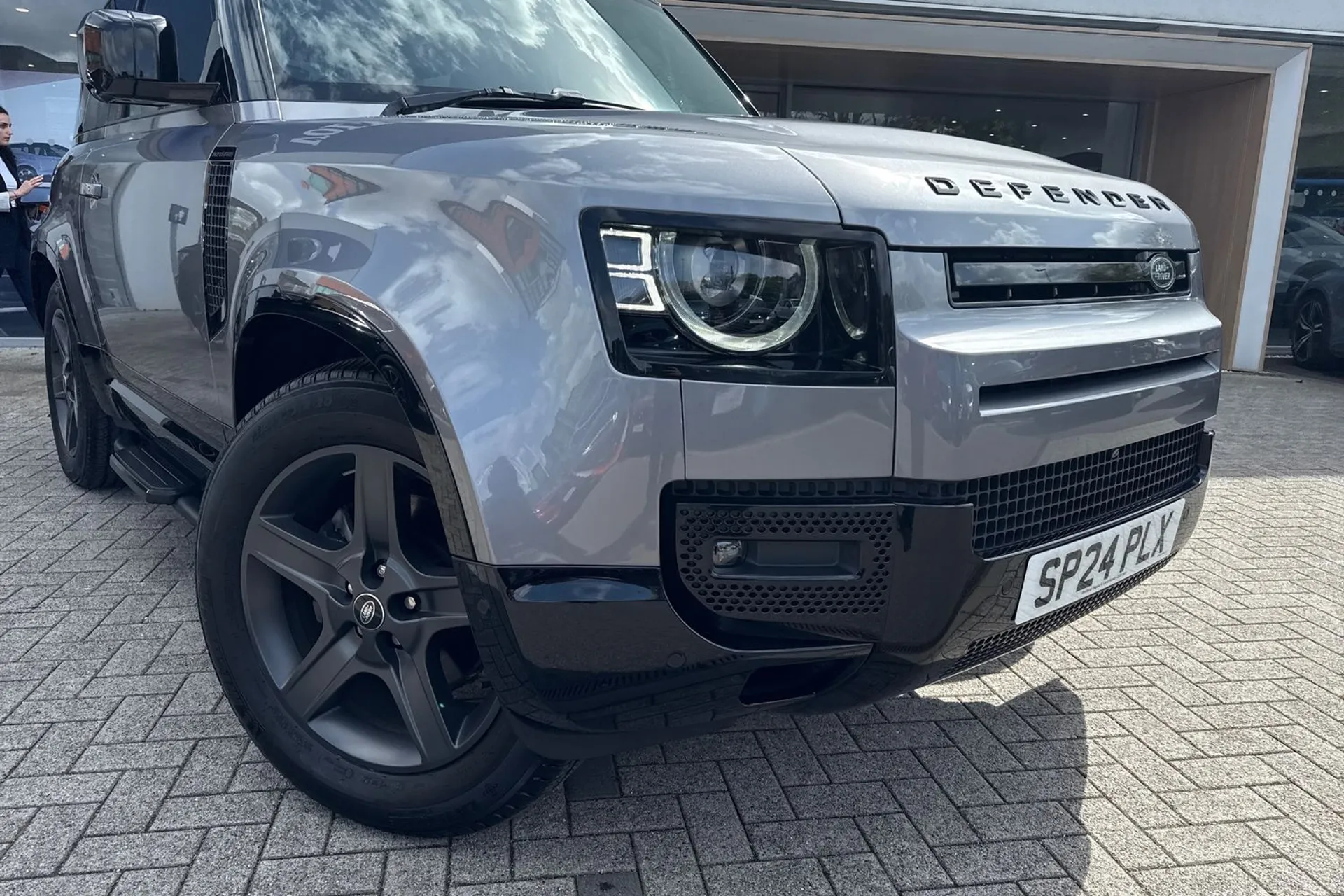 LAND ROVER DEFENDER thumbnail image number 7