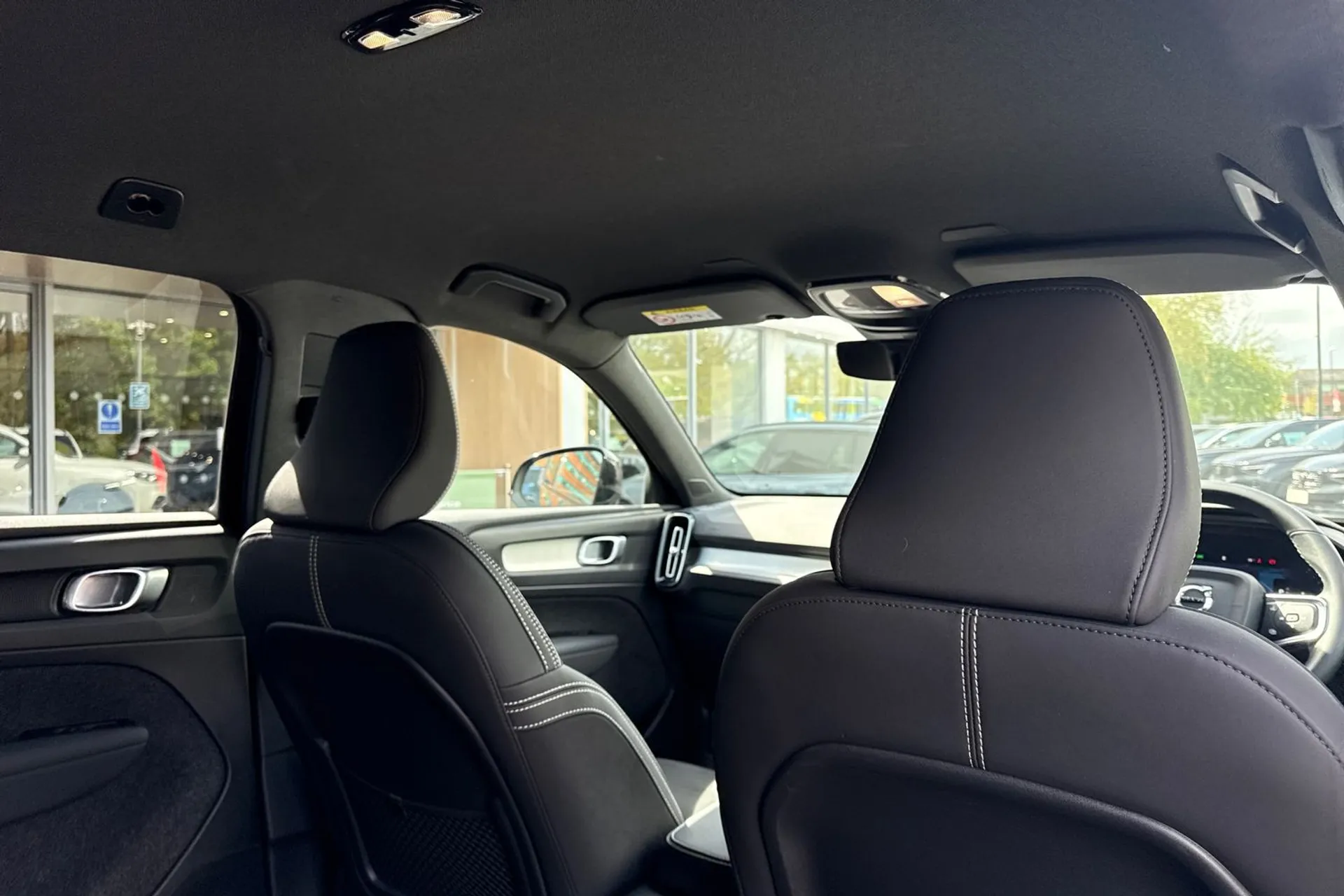 Volvo XC40 thumbnail image number 24