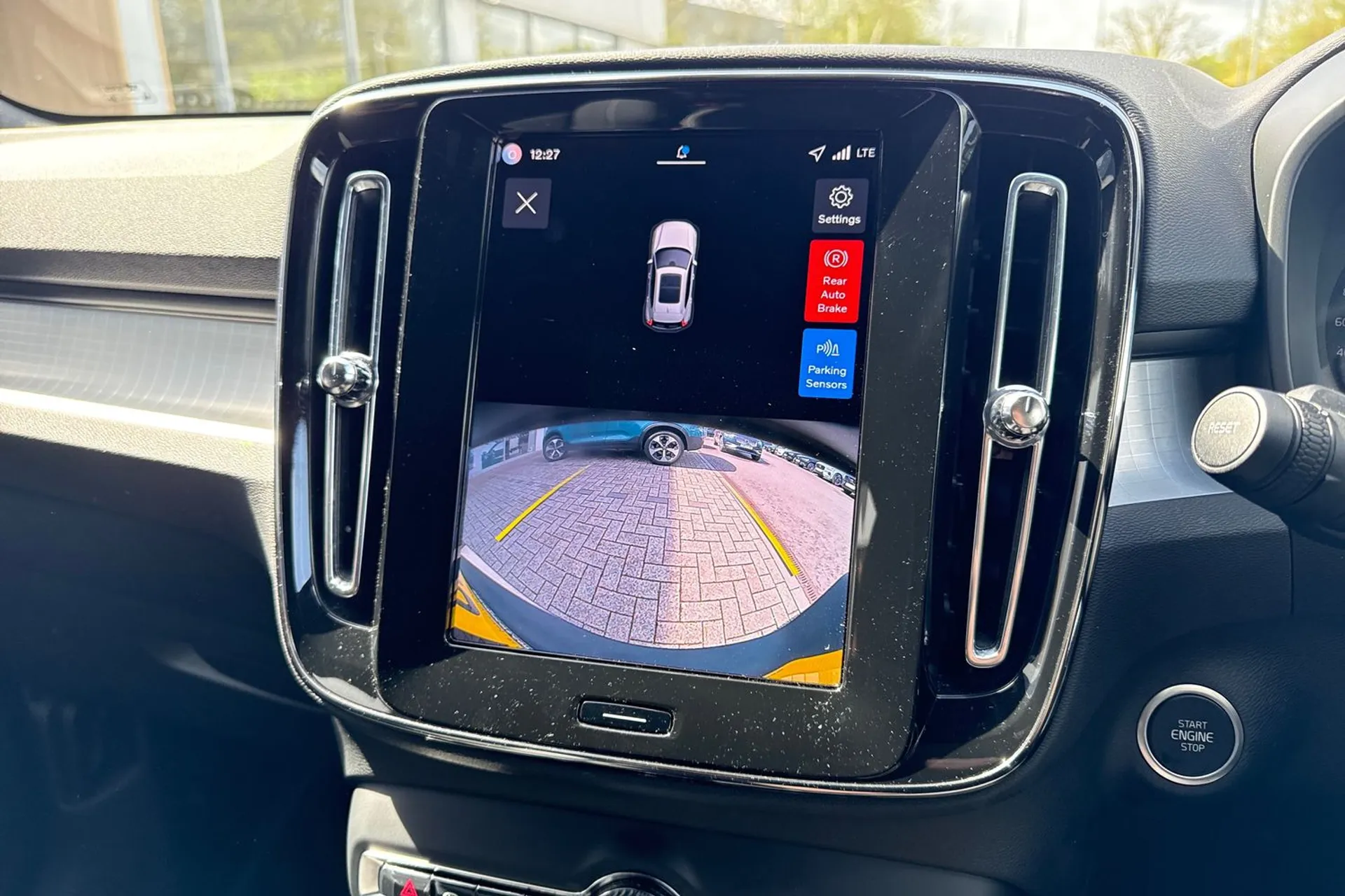 Volvo XC40 thumbnail image number 4