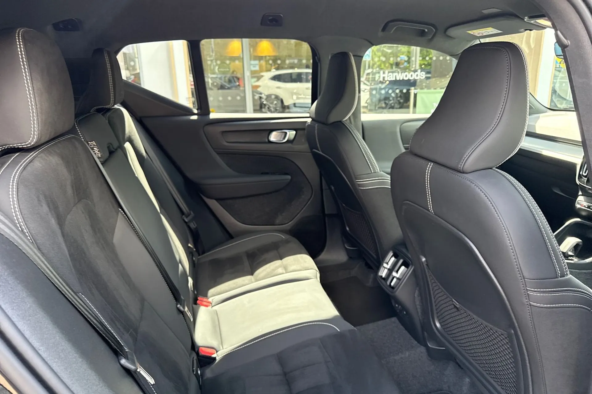 Volvo XC40 thumbnail image number 23