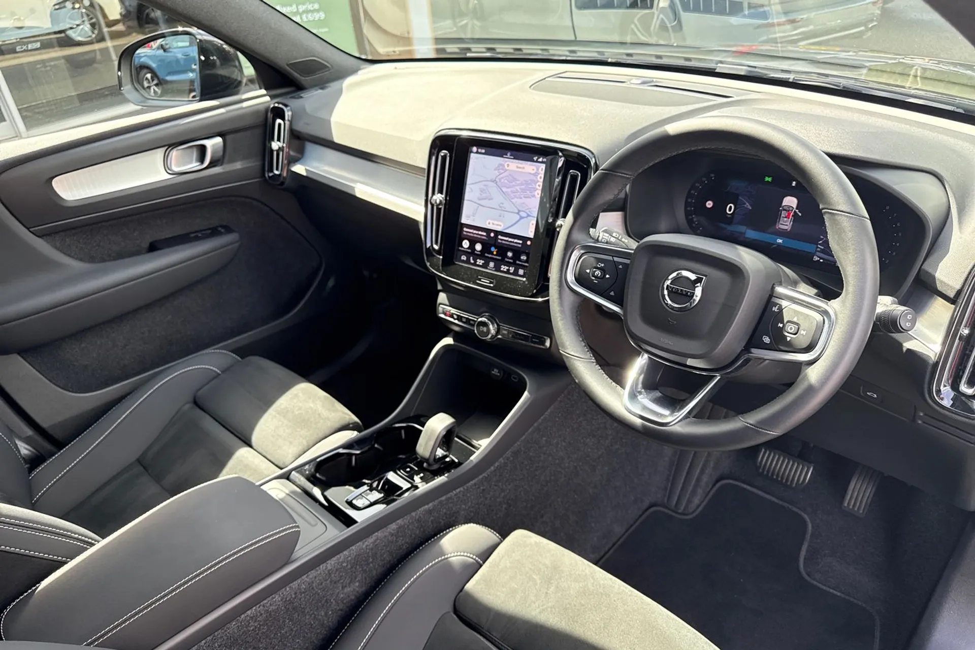 Volvo XC40 thumbnail image number 6