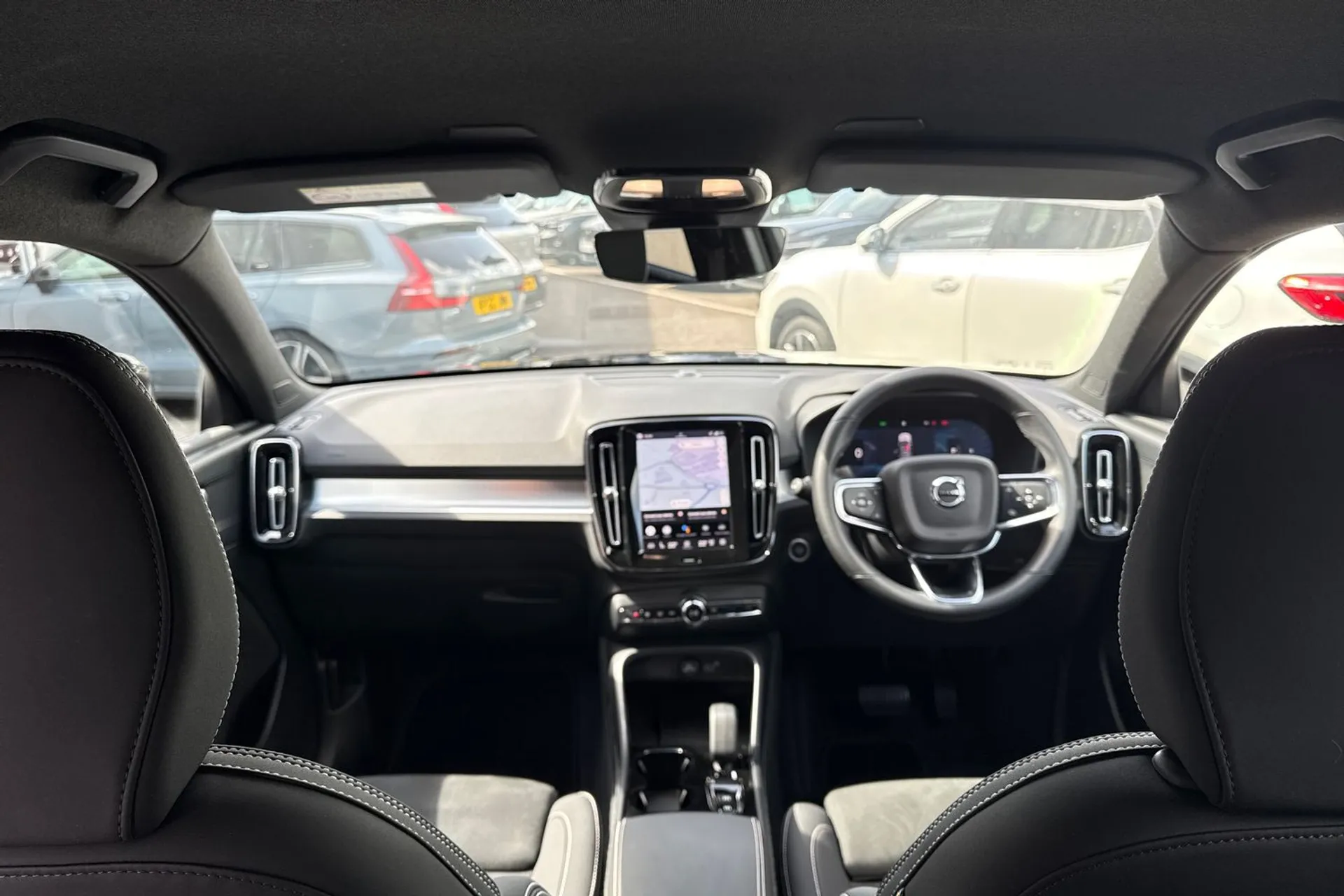 Volvo XC40 thumbnail image number 3