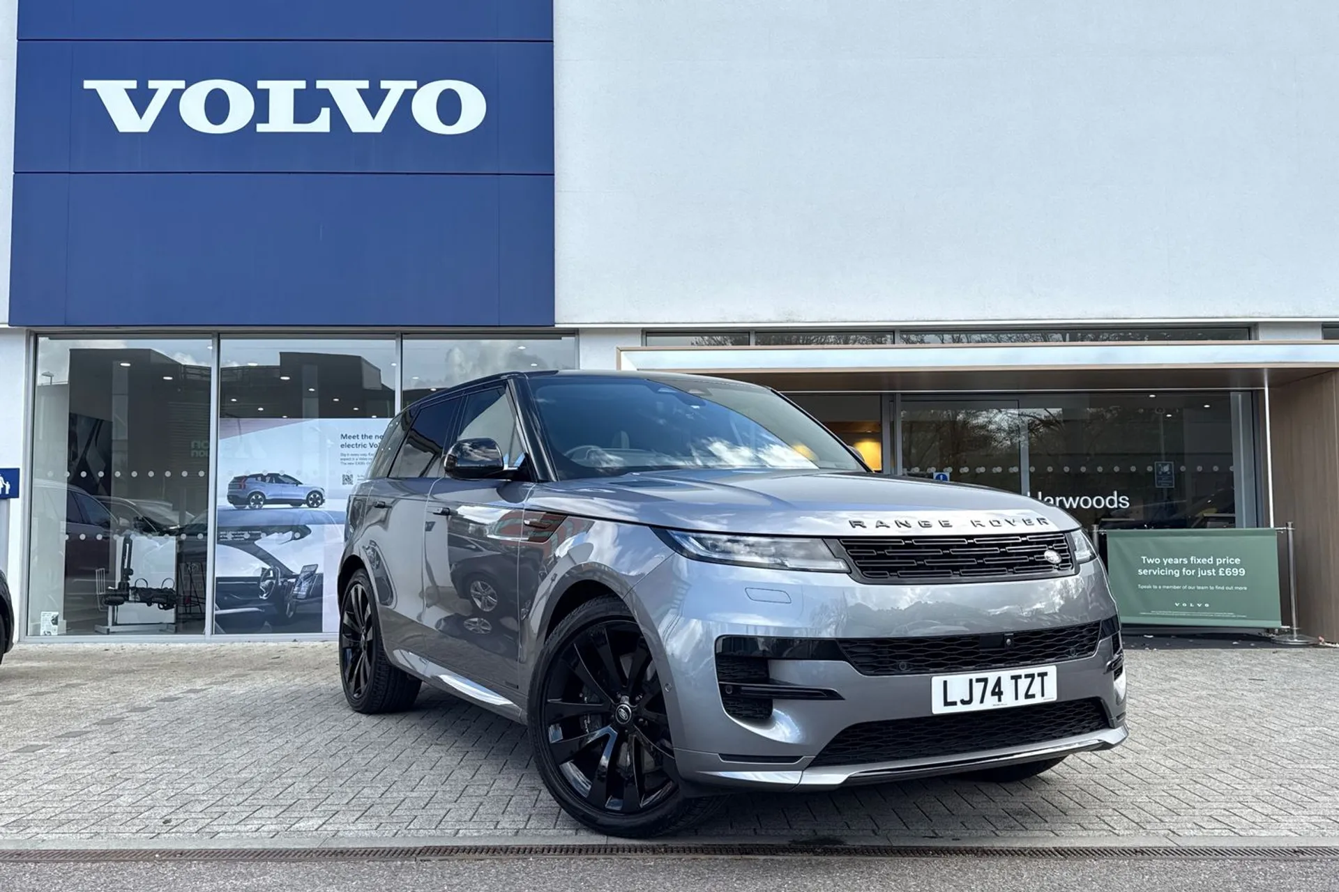 LAND ROVER RANGE ROVER SPORT focused image