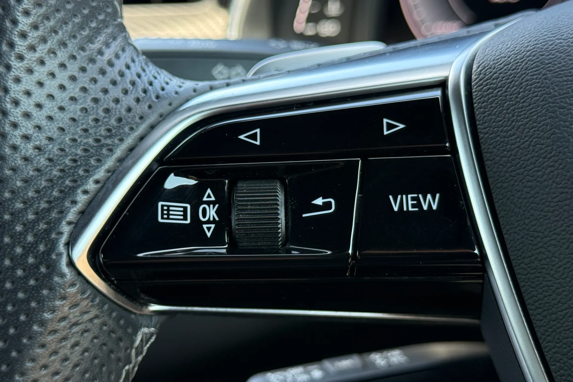 Audi A6 thumbnail image number 24