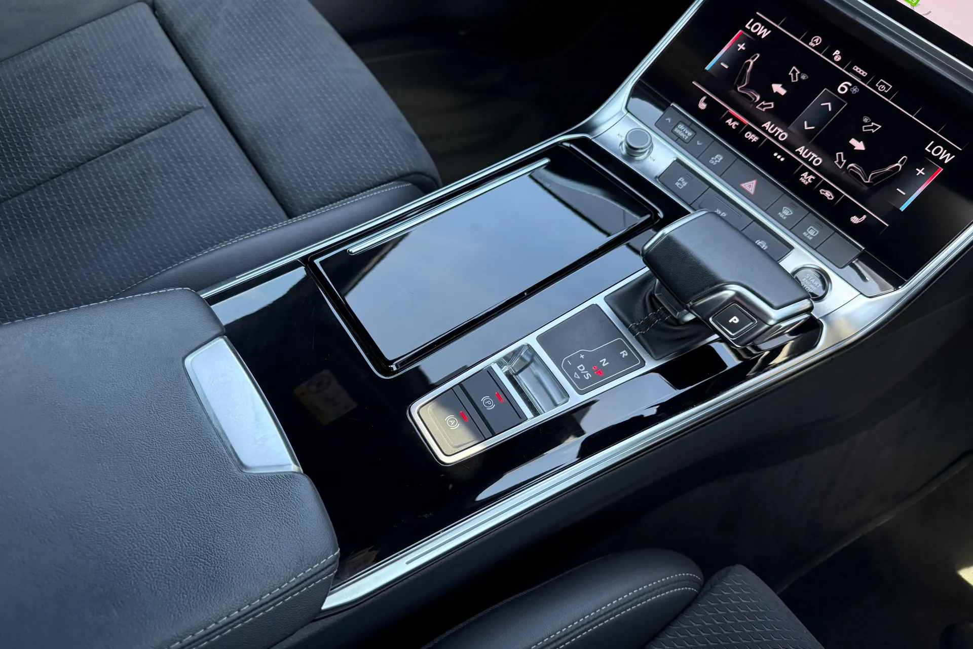 Audi A6 thumbnail image number 43