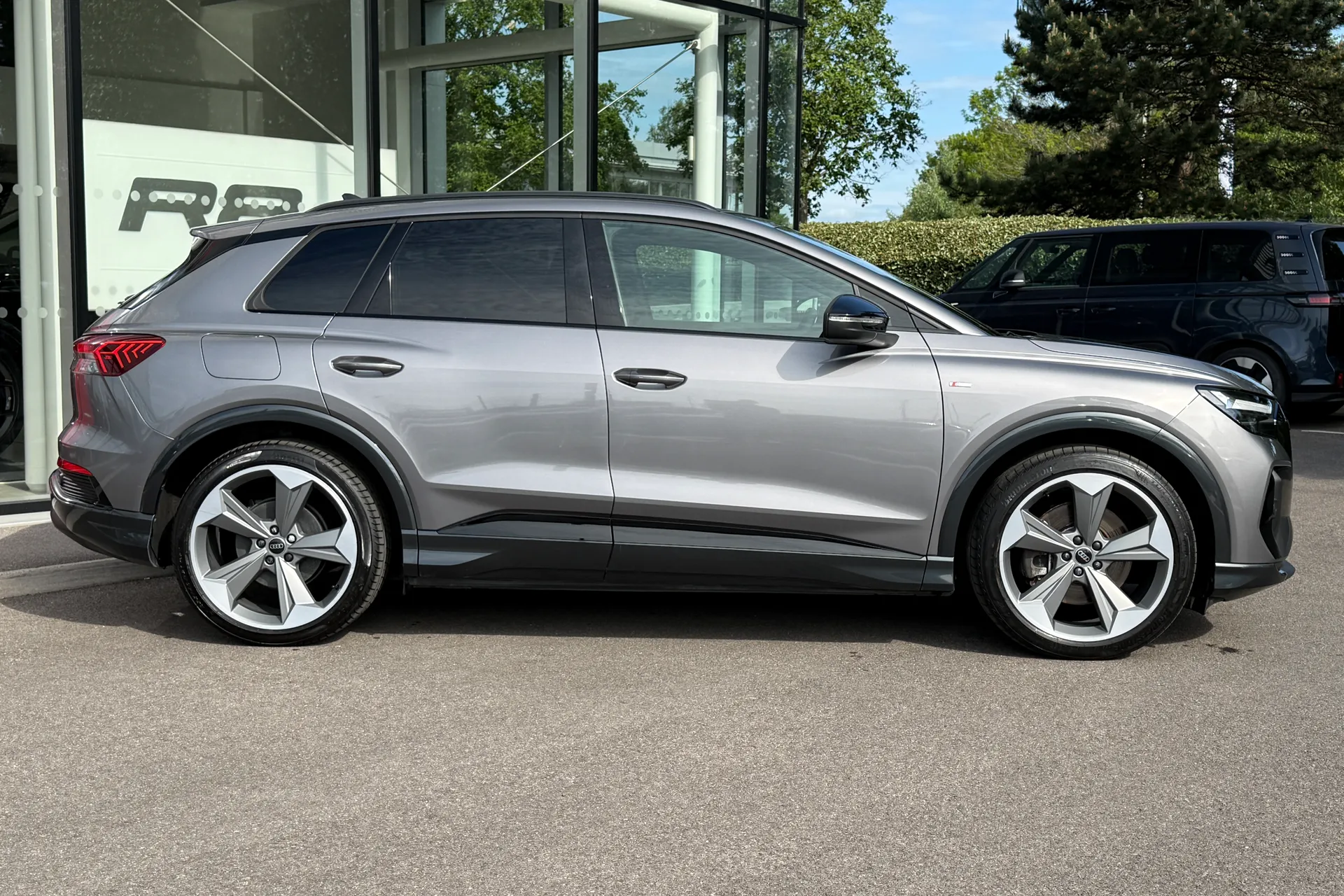 Audi Q4 thumbnail image number 2