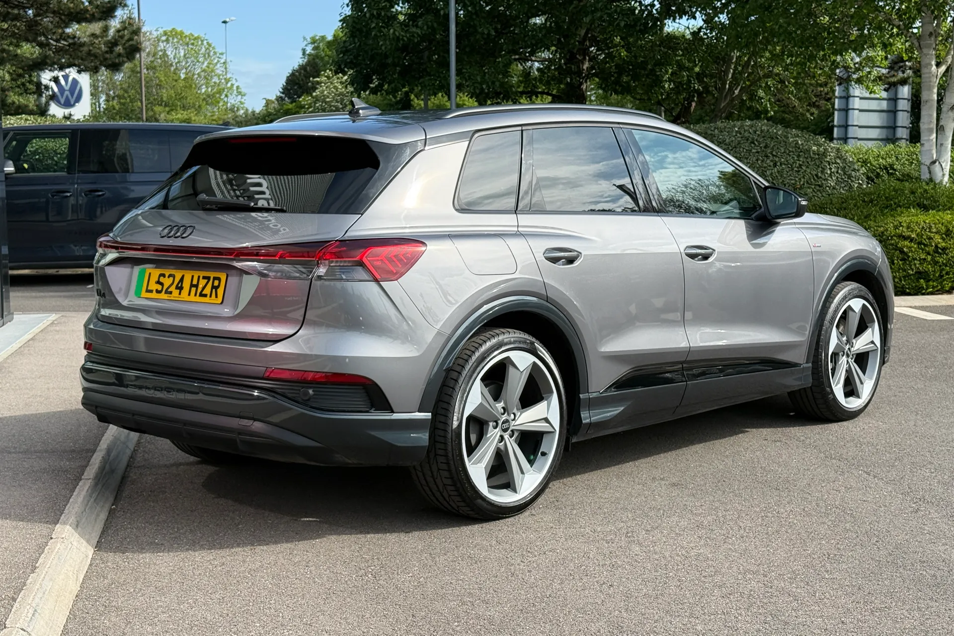 Audi Q4 thumbnail image number 17