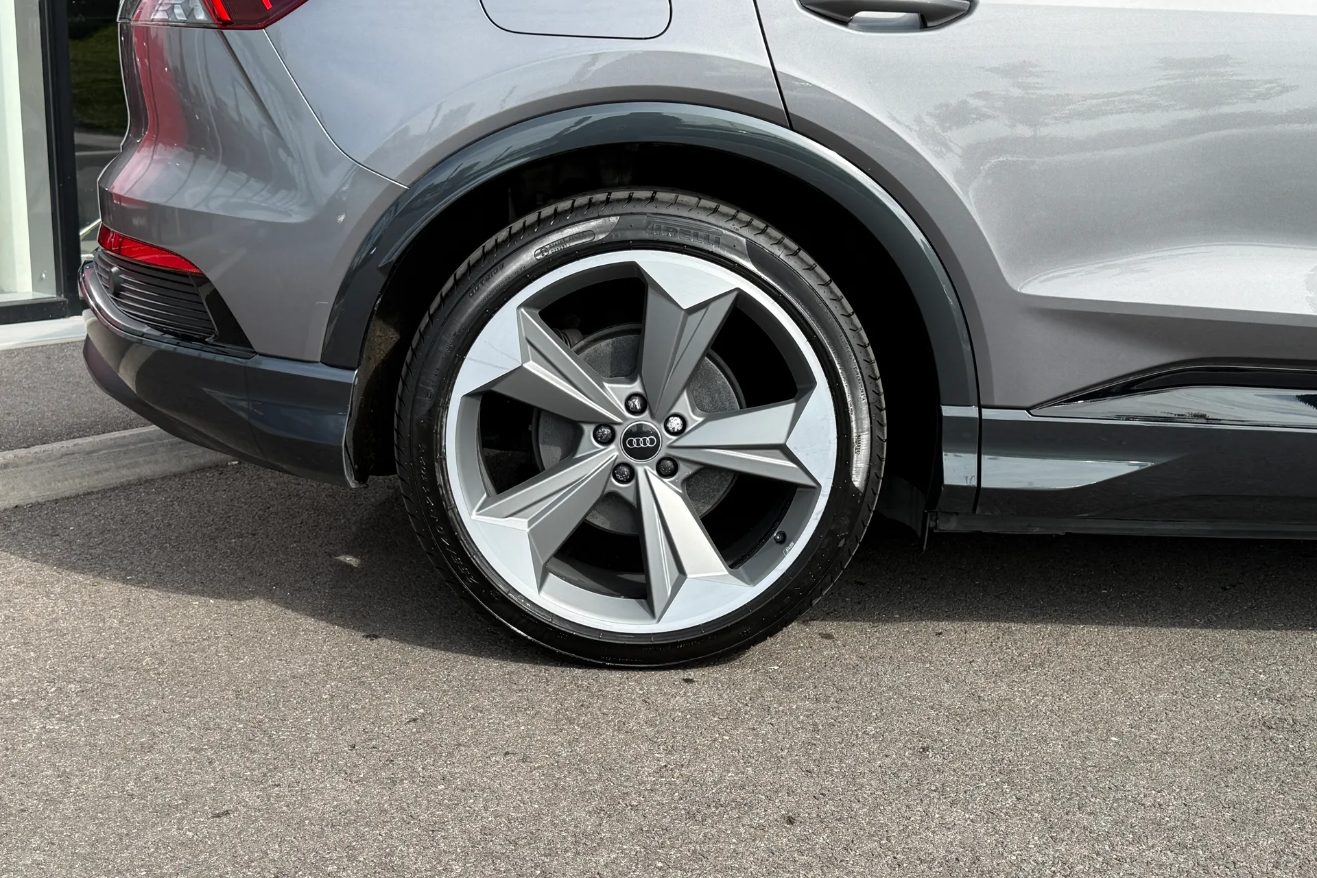 Audi Q4 thumbnail image number 24