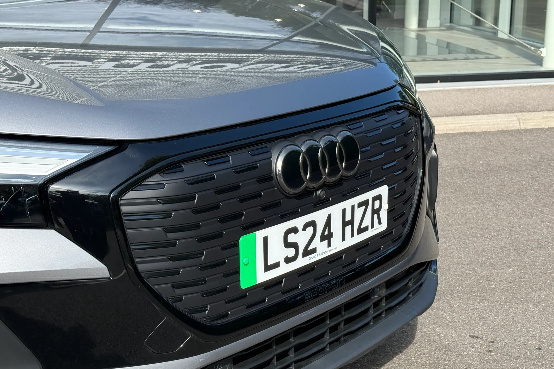 Audi Q4 thumbnail image number 11