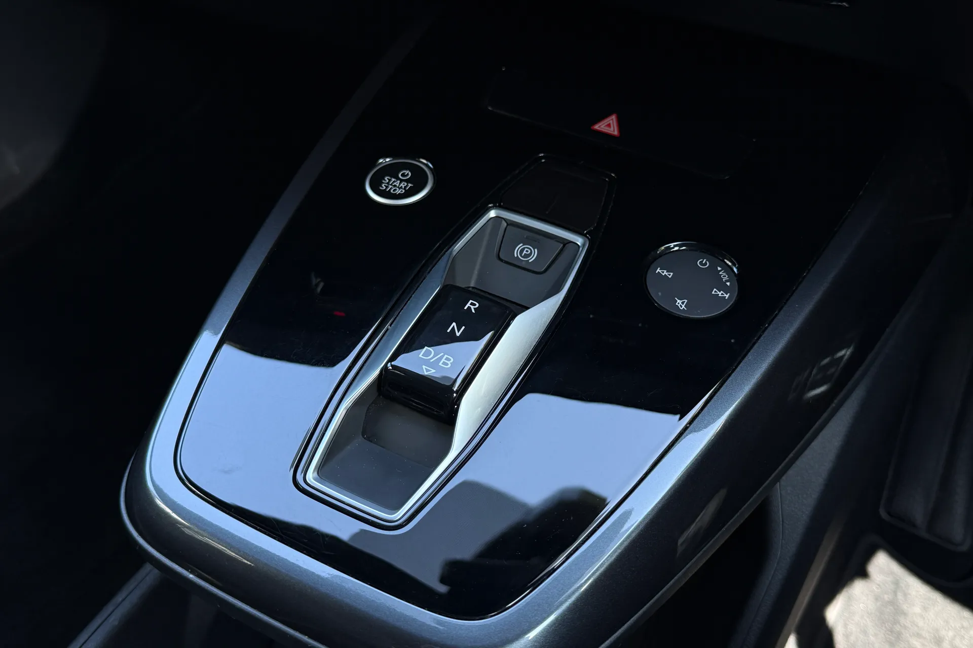 Audi Q4 thumbnail image number 18
