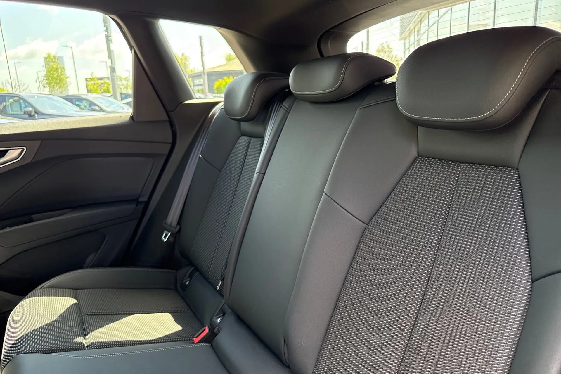 Audi Q4 thumbnail image number 48